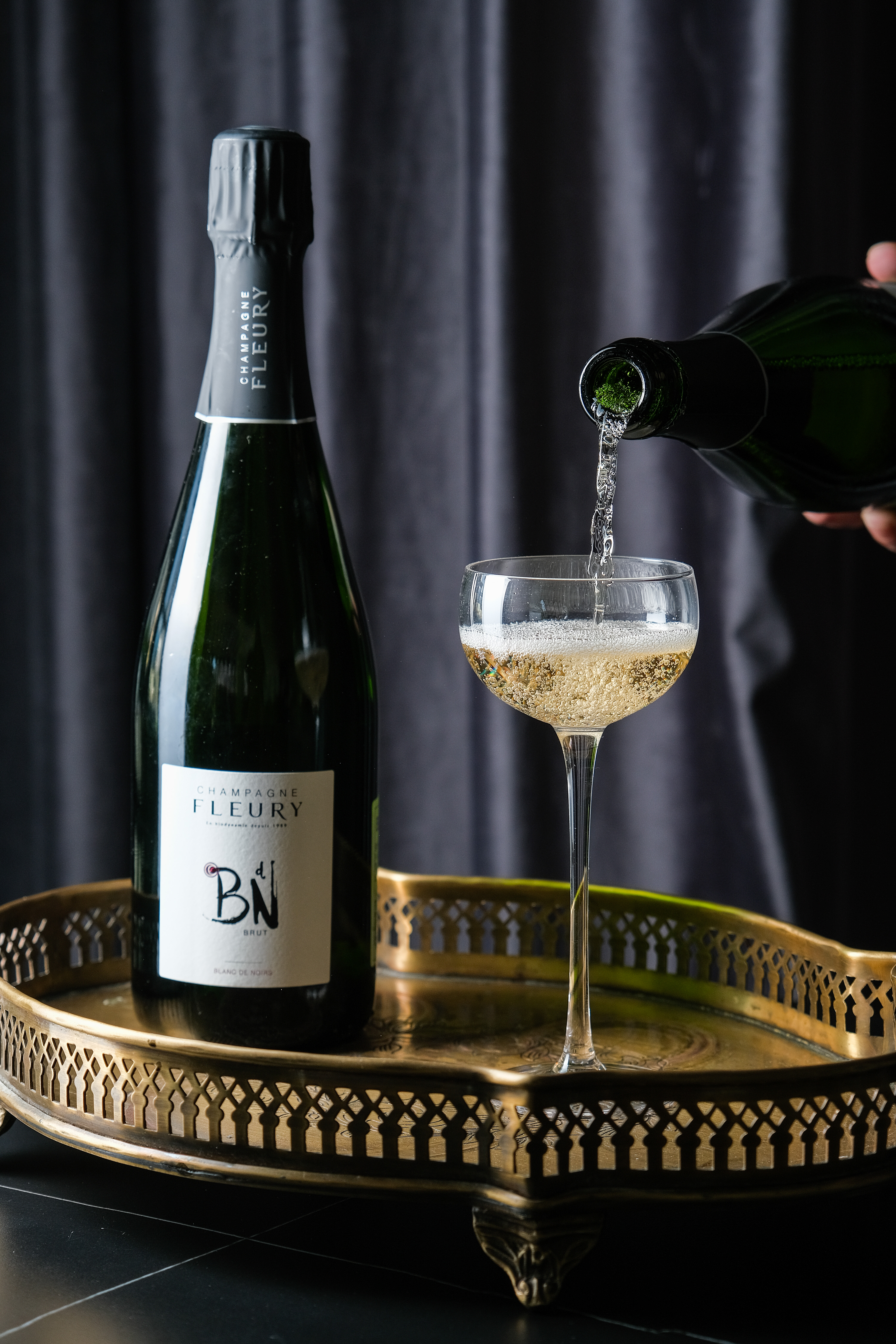 「NV Fleury Brut Blanc de Noirs無年分芙花 黑中白香檳」的酸度適合搭配海鮮。（520元／杯、4,800元／瓶）