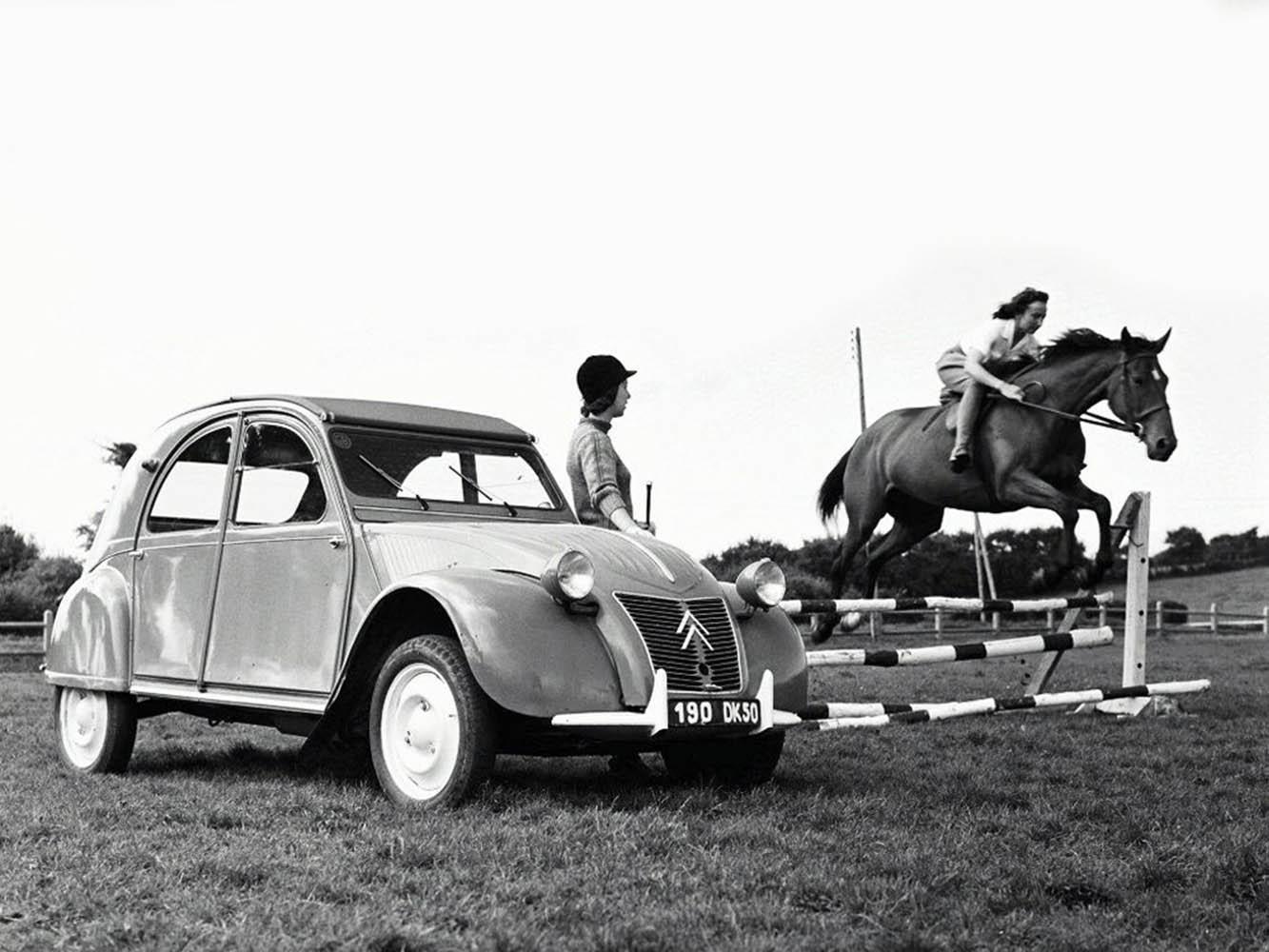 Citroën 2CV連帶衍生車型總共賣出了近九百萬輛,在當時是相當恐怖的成績。