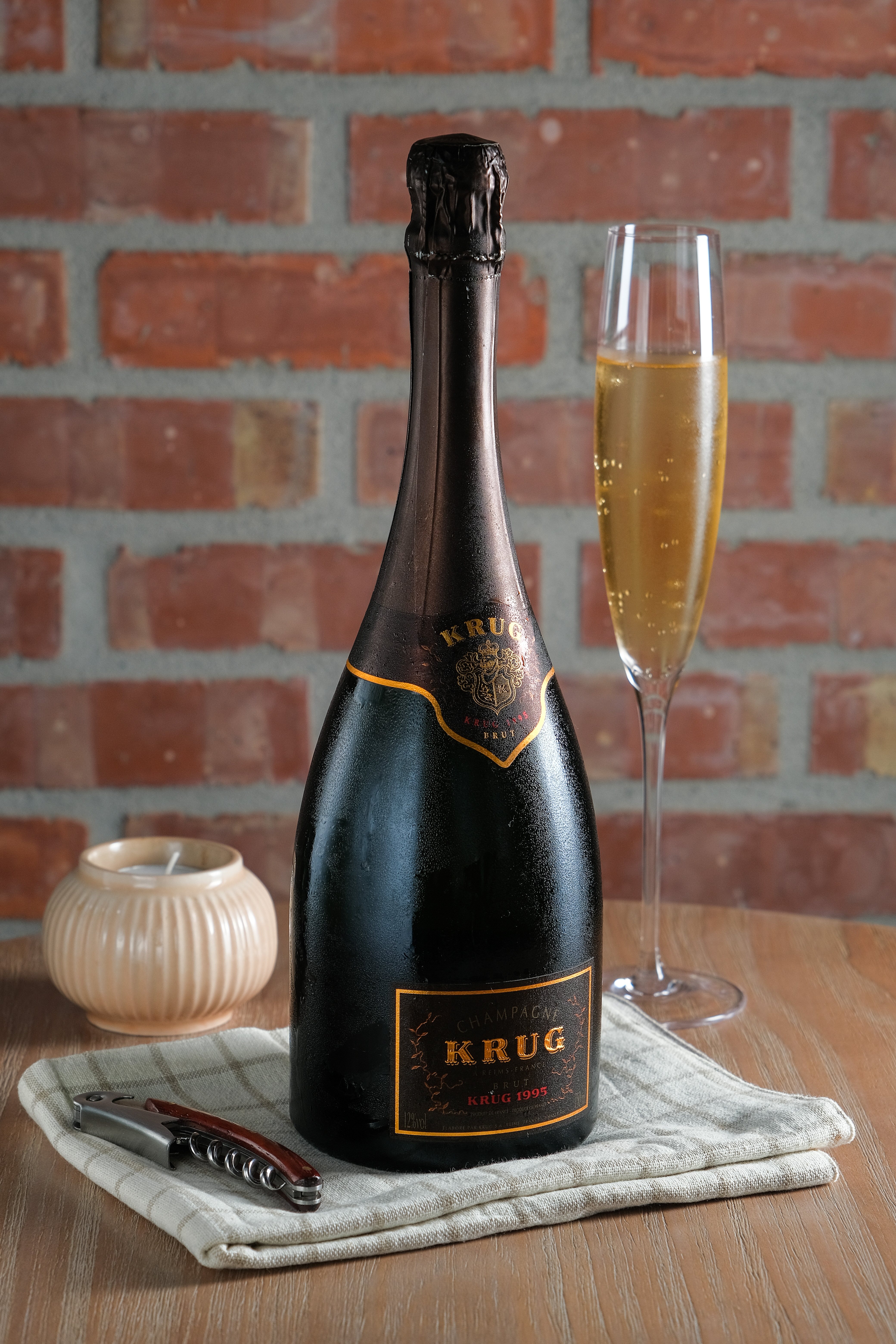 「庫克年分香檳Krug 1995」適合佐搭風乾火腿。（16,800元／瓶）