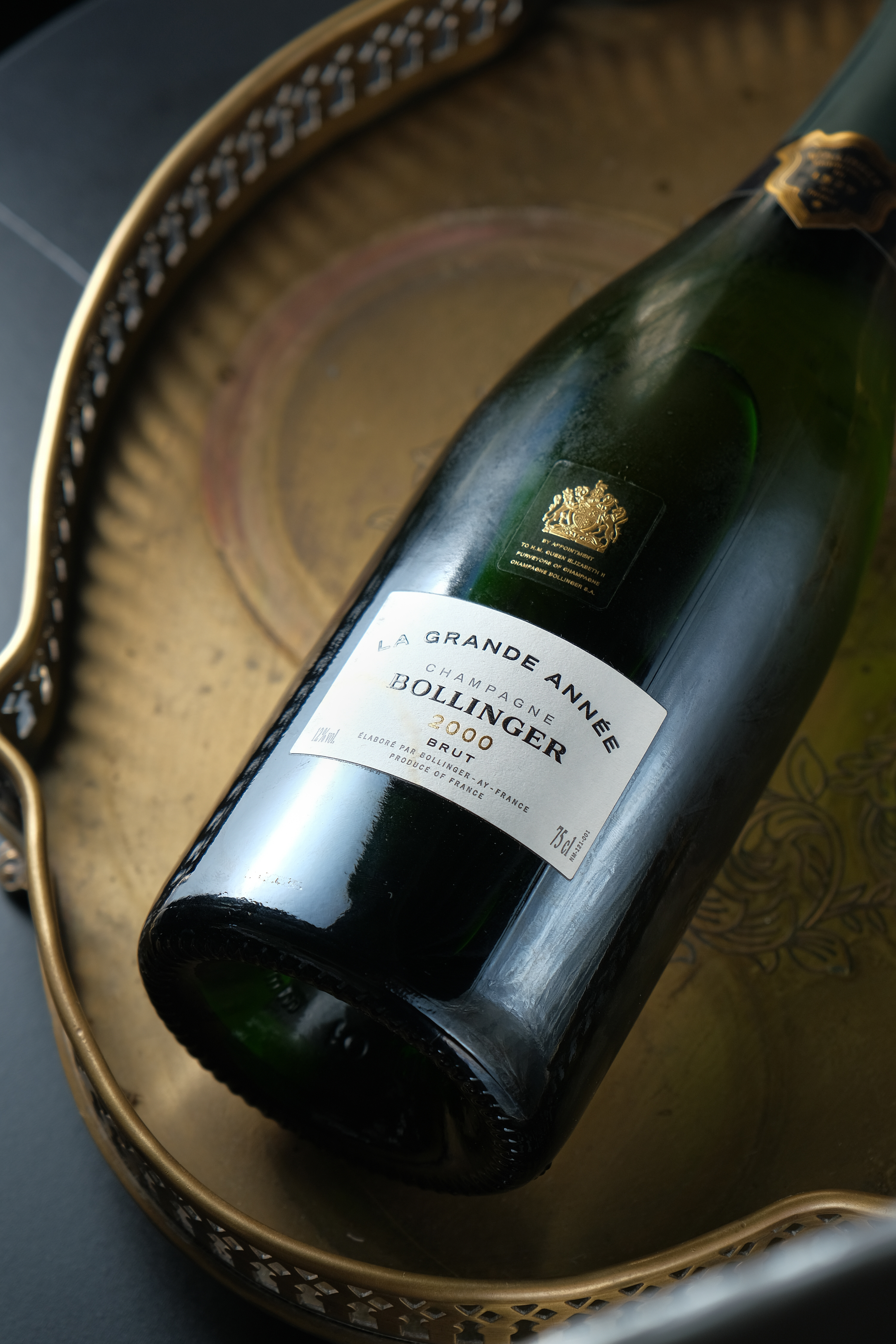 「伯蘭爵頂級年分香檳Bollinger La Grande Annee 2000」偏向Man感的厚實濃郁。（12,000元／瓶）