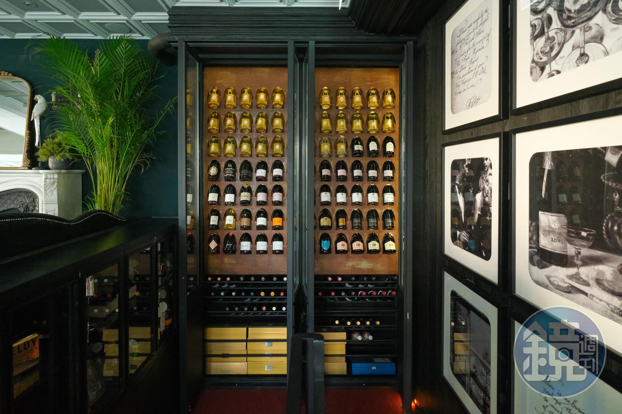 香檳藏酒豐富，上排是數支「Louis Roederer Cristal水晶香檳」。