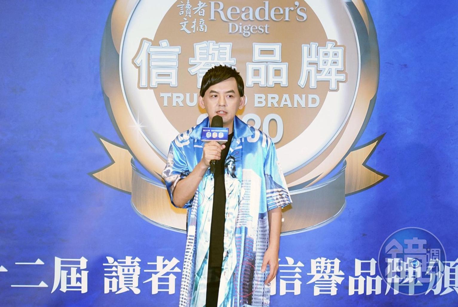 黃子佼透露昨天老婆得知他廣播金鐘獎入圍槓龜後,竟笑他:「你怎麼那麼沒用」。(讀者文摘提供)