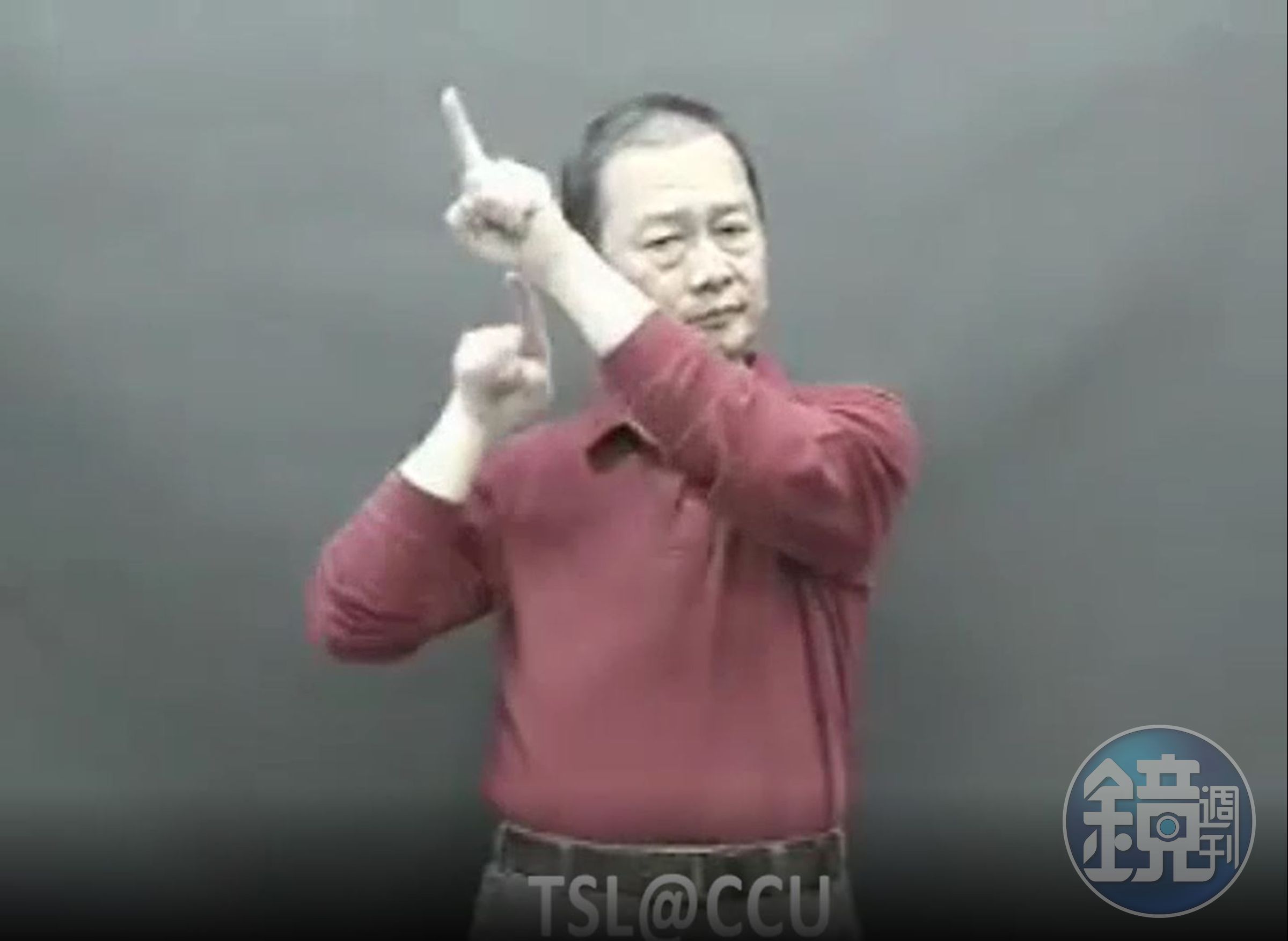 e-2 詞義「鹿_S」，南部打法；圖片來源：中正大學台灣手語線上詞典