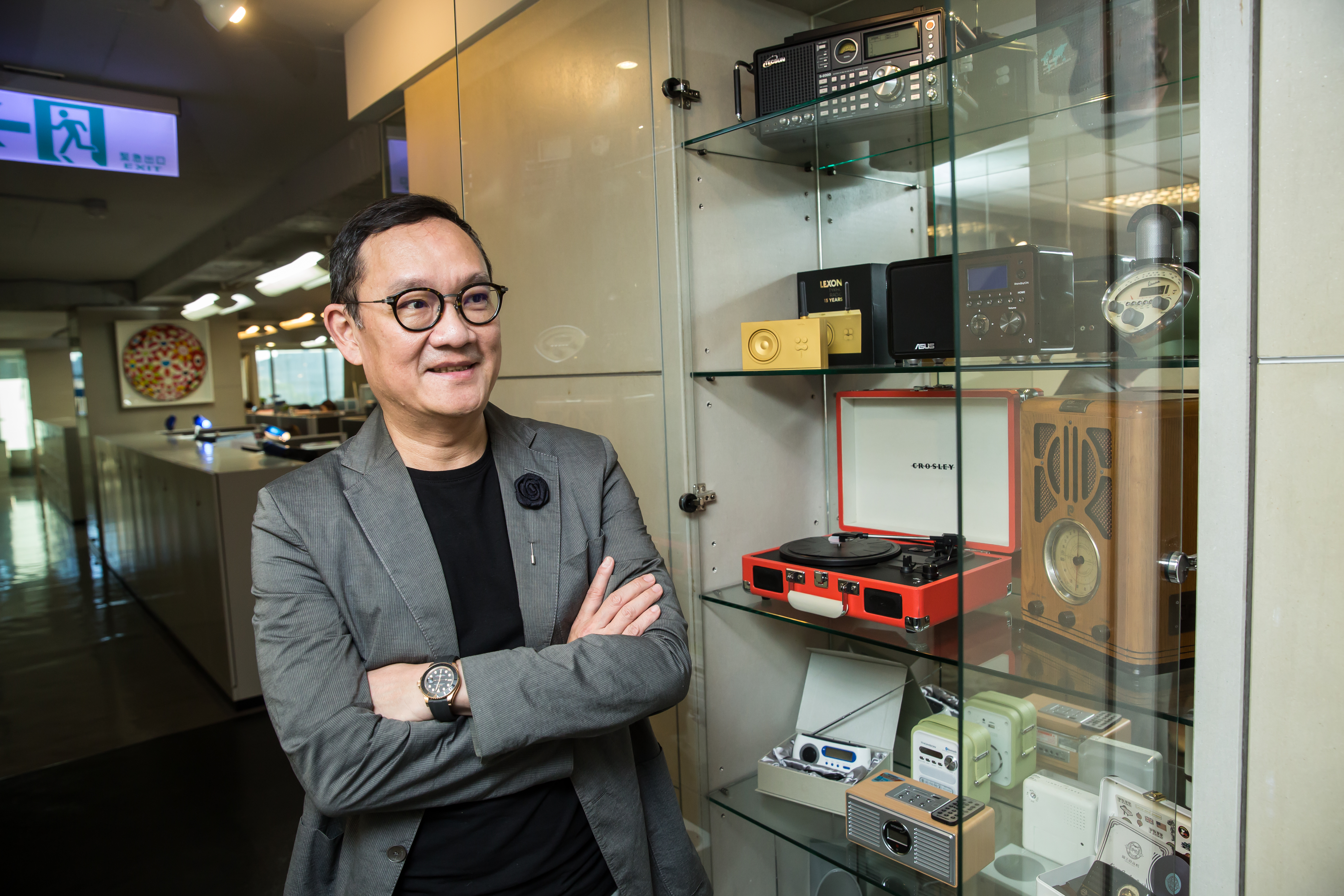 殷士偉深耕廣播廣告24年，做過超過3萬支聲音廣告，去年公司營收3.3億元。