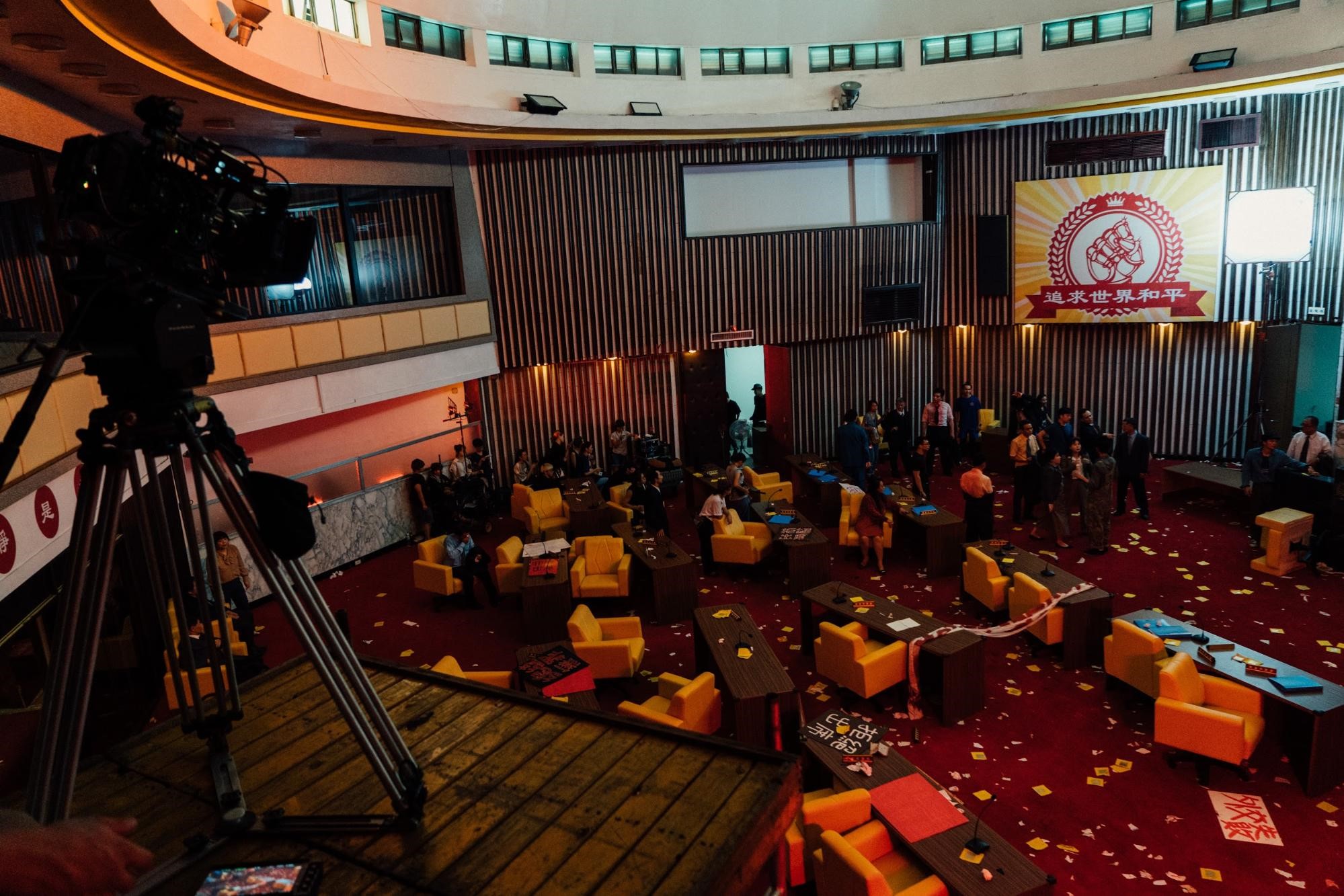 《逃出立法院》是密閉空間內發生的活屍片，故事主場景為立法院。（瀚草影視提供）