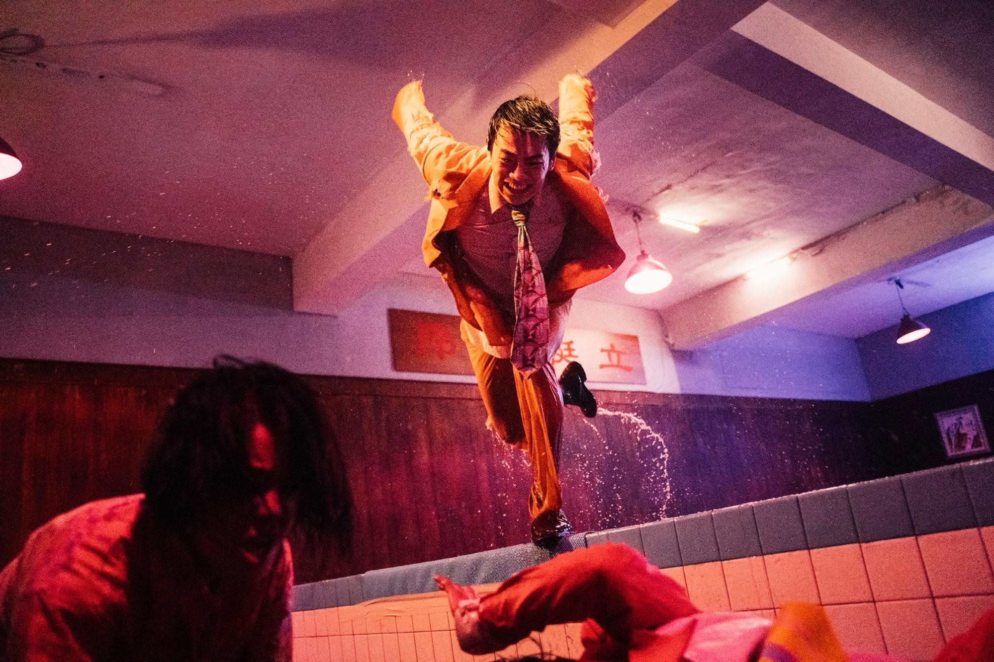 影片動作戲採用大量摔角技術，出現擒拿、打技等各種招式，禾浩辰也親自上場。（瀚草影視提供）