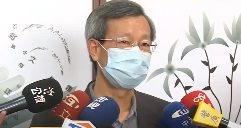 彰化縣衛生局採檢無症狀居家檢疫者引發軒然大波，葉彥伯親上火線說明。（翻攝自Youtube）