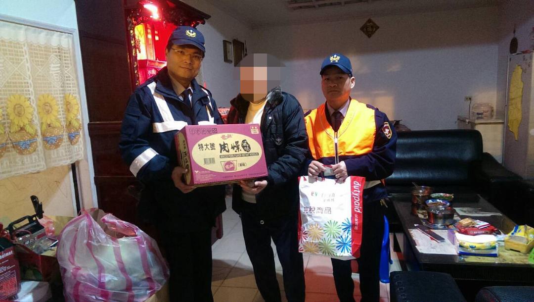 金山分局乾華所所長吳家銘（左）。（翻攝自金山警好讚）