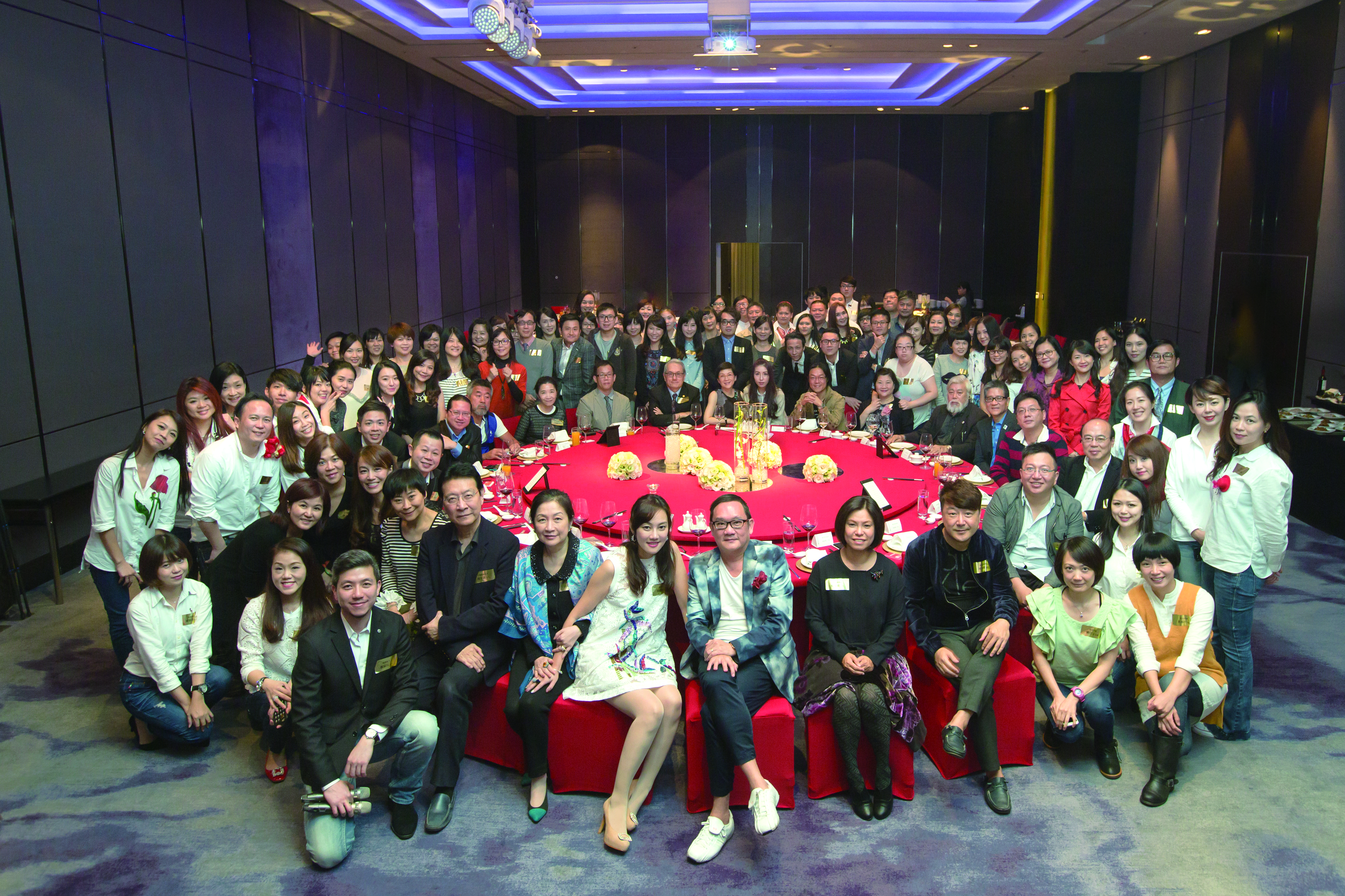 瑞迪廣告20周年時，全台灣主要廣播電台負責人全部到齊祝賀，看出殷士偉深耕多年的實力。（瑞迪廣告提供）
