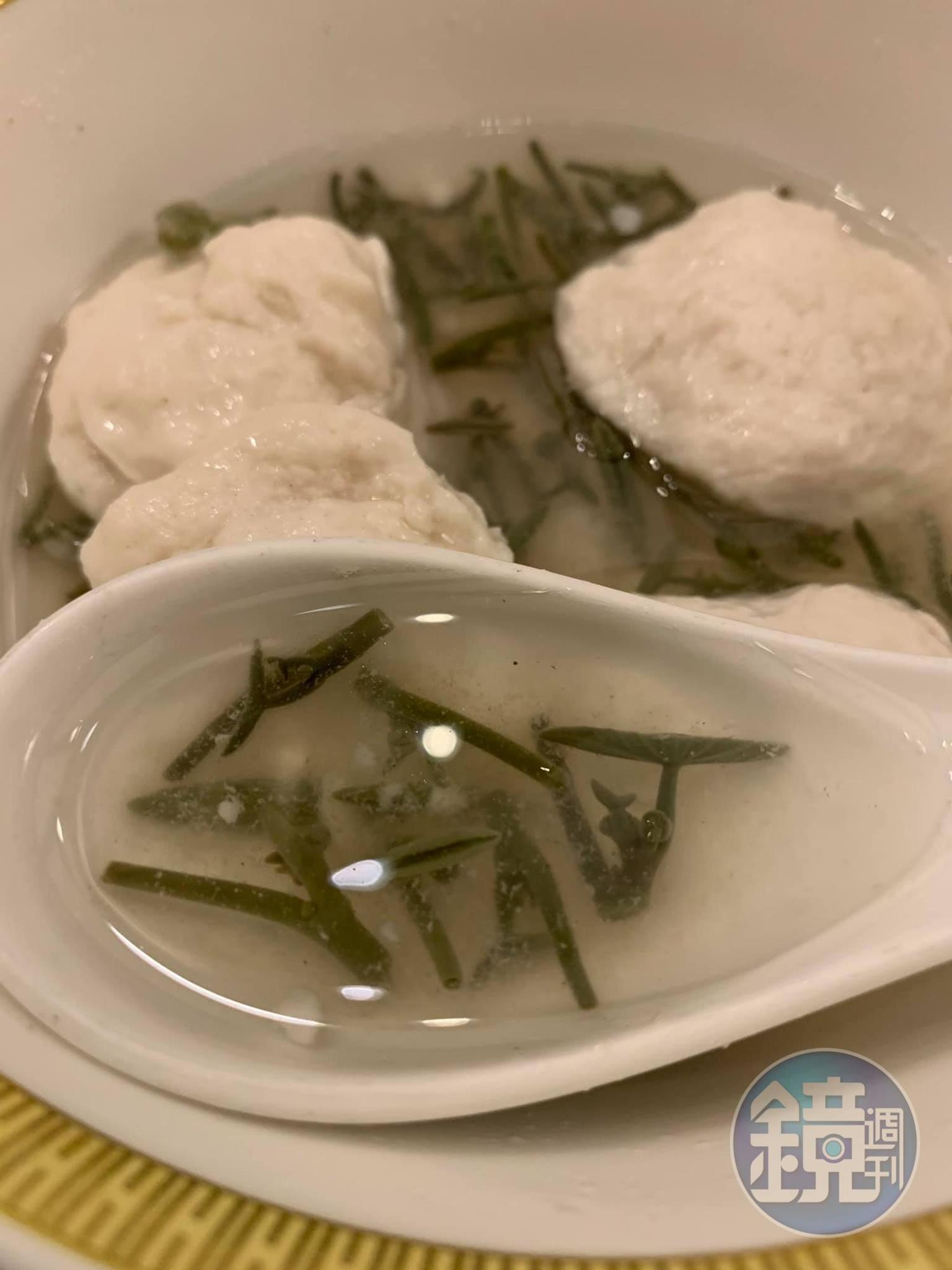 滑溜的蒓菜，兒子說口感像愛玉。