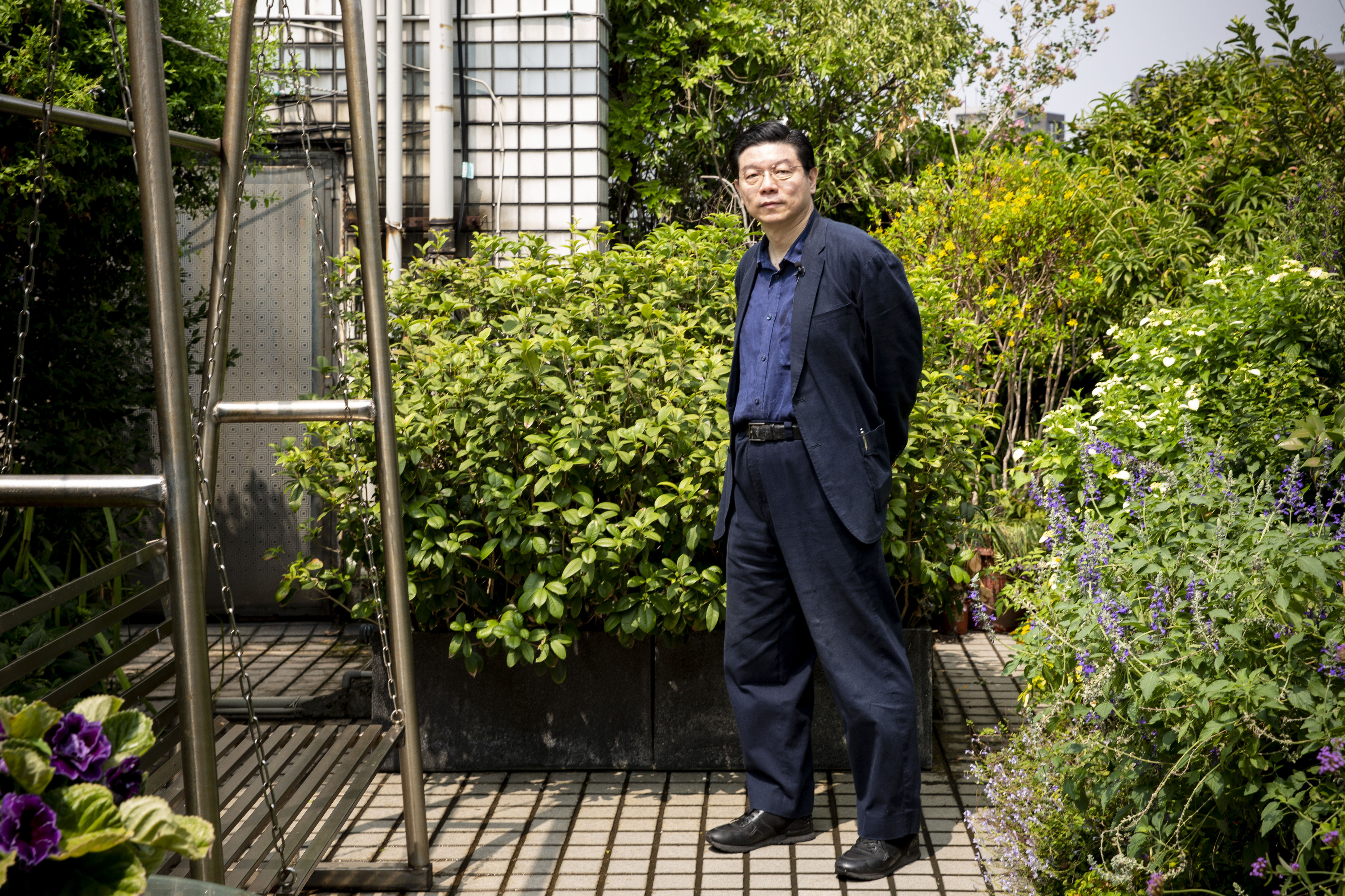 《鏡週刊》社長裴偉喜歡動手下廚，對時令食材特別敏感，現在也公開他自己的廚房筆記。（攝影：王漢順）