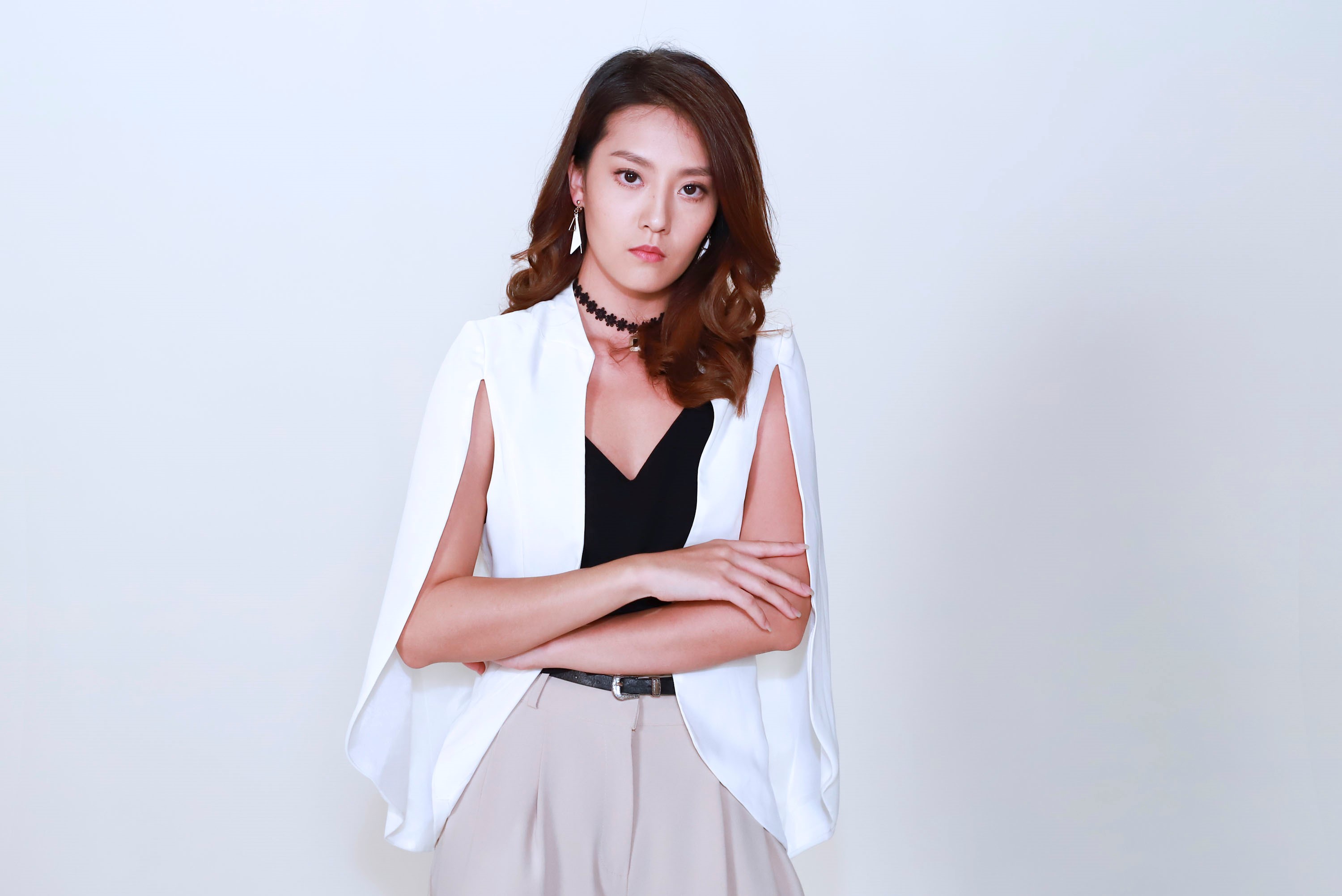 顏曉筠在《多情城市》中挑戰愛慕虛榮拜金女角色，與她私下個性截然不同，讓她壓力頗大。（民視提供）