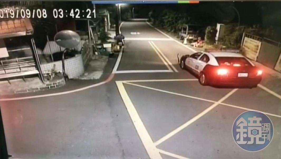 陳先生表示，鄰居發現竊賊闖空門後，警方約半小時才到現場。（讀者提供）