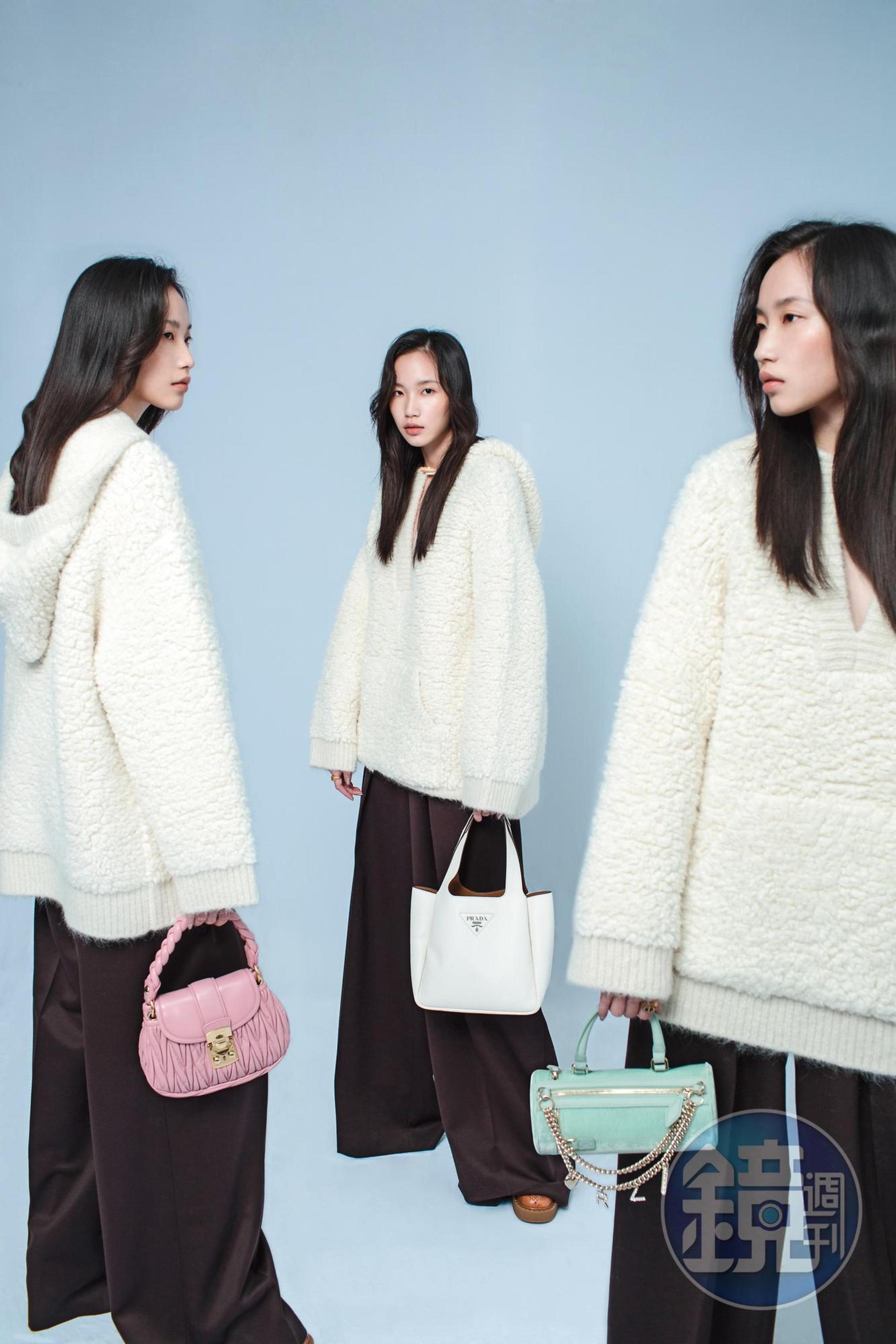 Mini Charm迷你鍊包 NT$69,900 by ROGER VIVIER／白色Daino Soft 手提包 NT$74,000 by PRADA／Coffer 手提肩背包 NT$53,000 by MIU MIU／羊毛連帽上衣 NT$120,000 by CELINE／咖啡色超寬褲 NT$36,100 by BOTTEGA VENETA／咖啡色厚底鞋 NT$33,500 by PRADA／30 Montaigne仿舊金屬鍊戒 NT$11,000 by Dior。