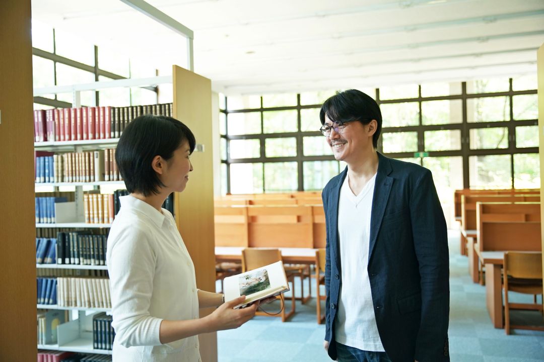 《最後的情書》鏡史郎面對裕里,只追問姐姐的下落。(双喜電影)