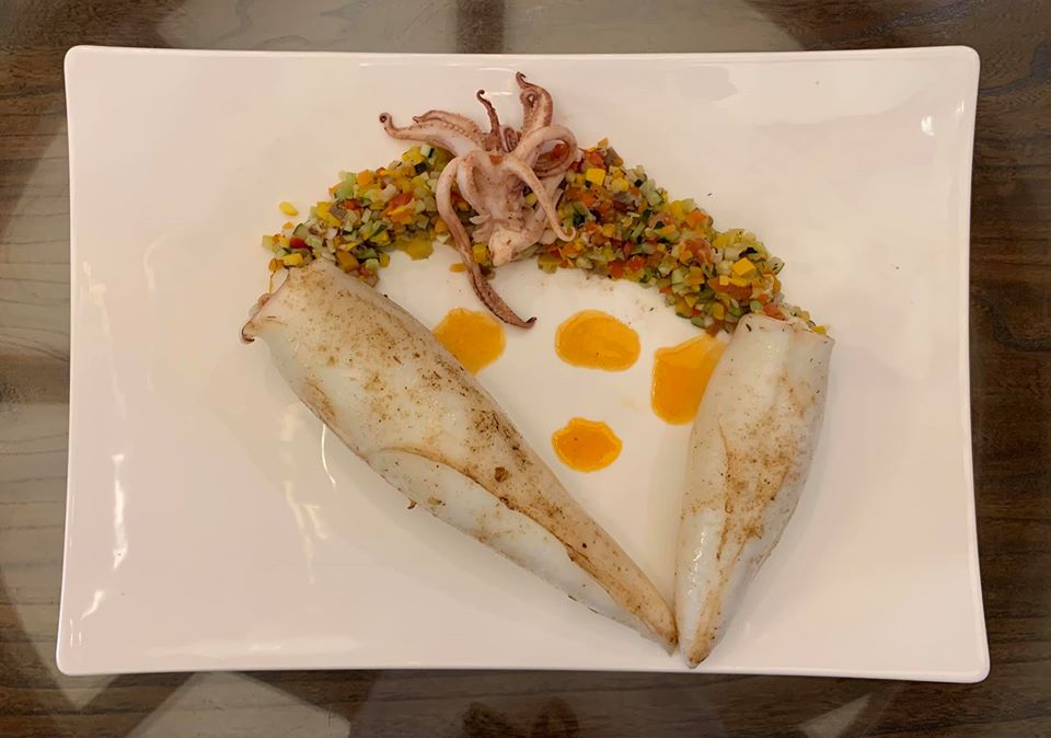 攝氏逼近40度的炎夏，吃這道「透抽燉菜」，非常開胃。