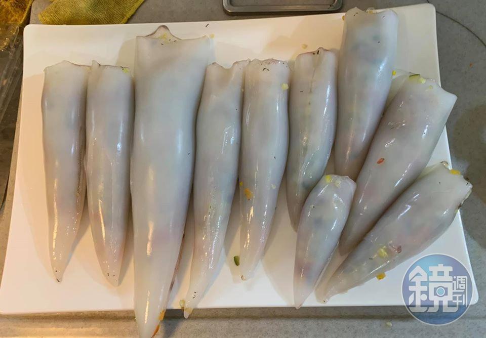 10隻透抽捲全部塞好。