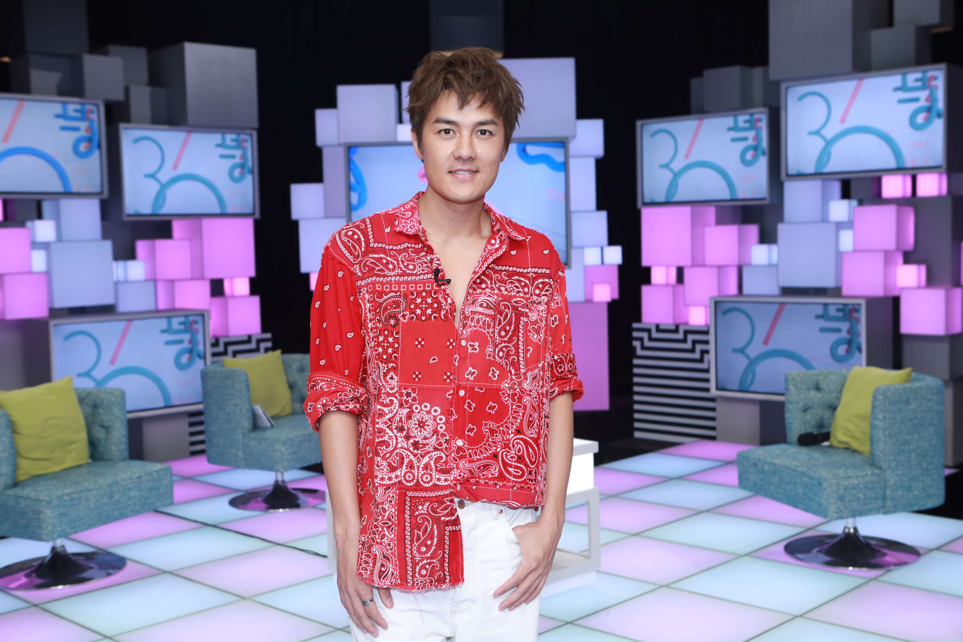 吳克群回首過去，爬梳自己的創作路。（公視提供）