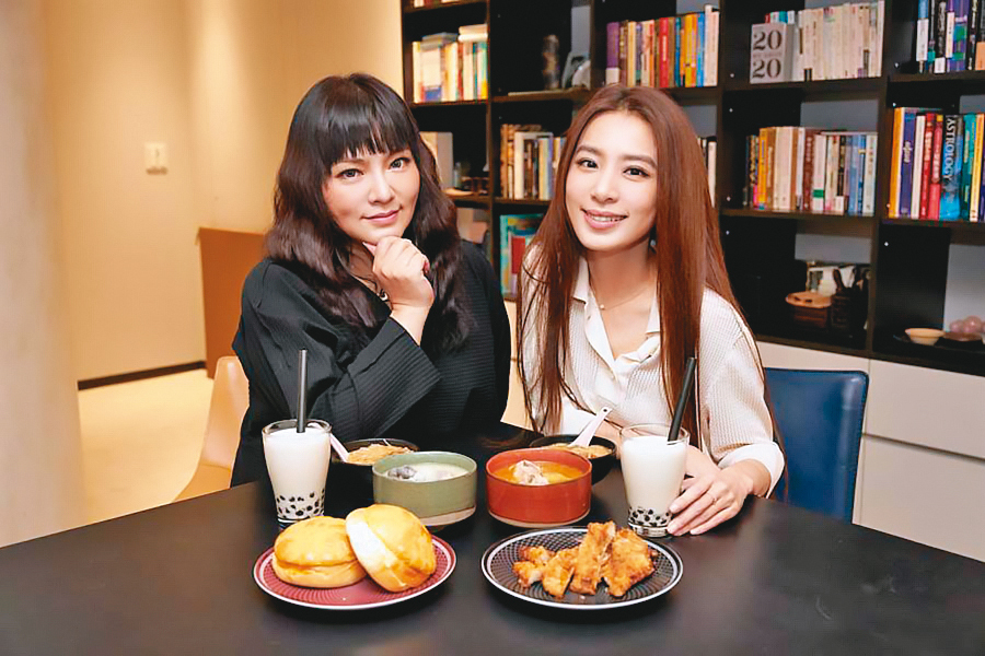 田馥甄閉關準備演唱會前，上了國師唐綺陽的直播節目，當時即預言Hebe下半年會很忙碌。（何樂音樂提供）
