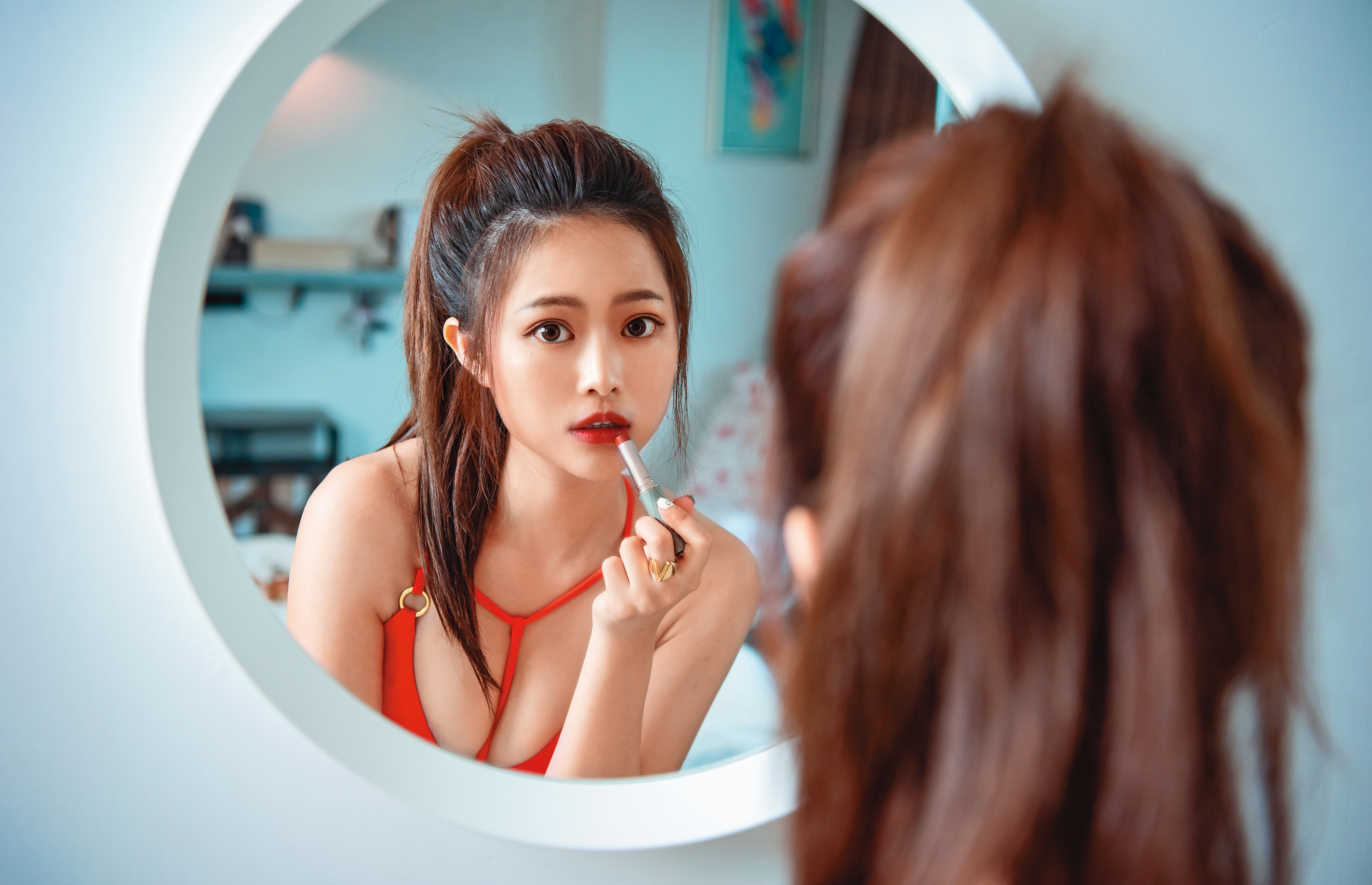 過去徐薇涵總讓人覺得是個甜美可愛的小蘿莉，如今出寫真展現成熟女人味。（ShaShin写真旅団提供）