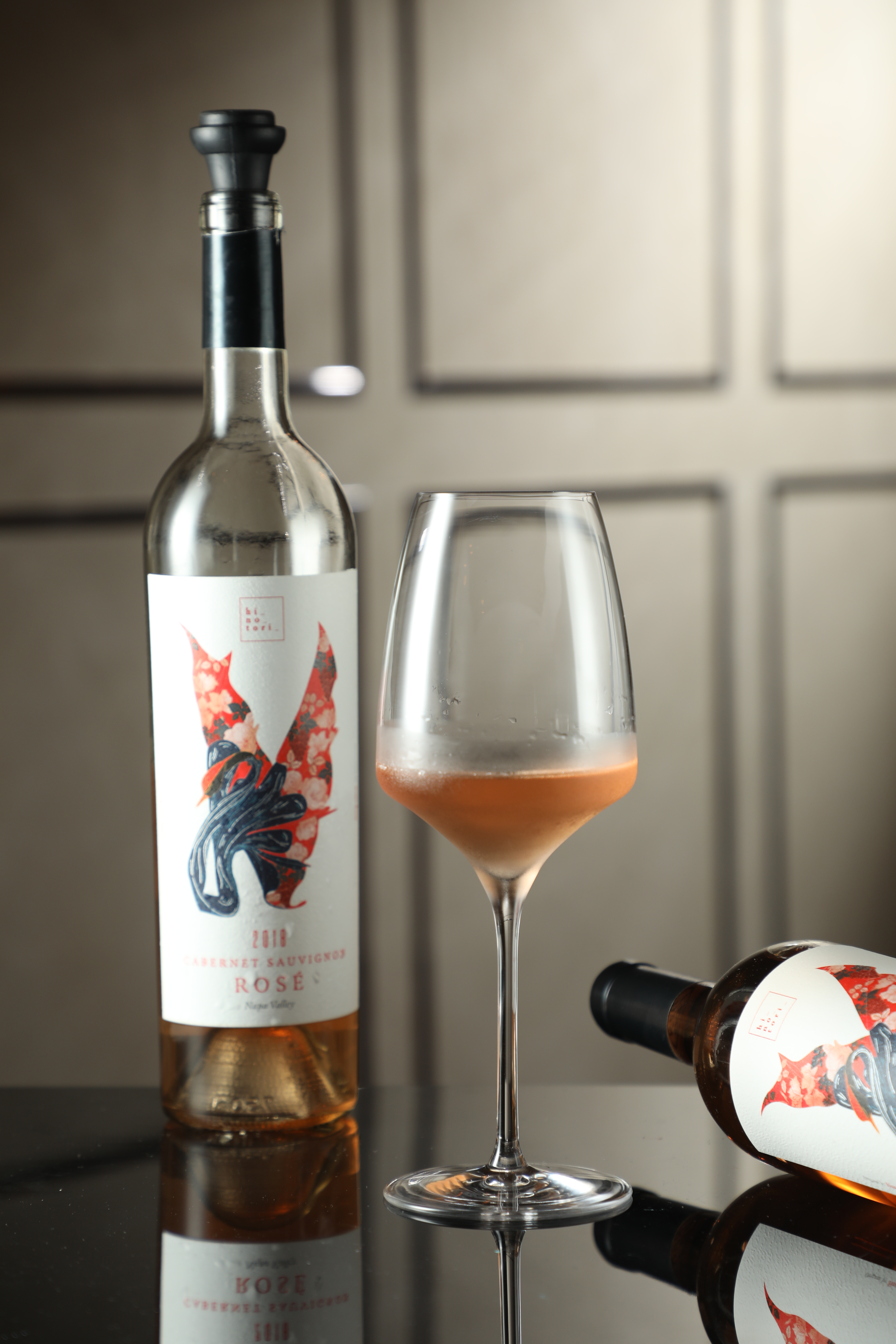 Kanpai酒莊「Hi No Tori Cabernet sauvignon Rose 2018」火之鳥酒標，象徵險遭燒毀的葡萄，浴火重生。（1,900元／瓶）