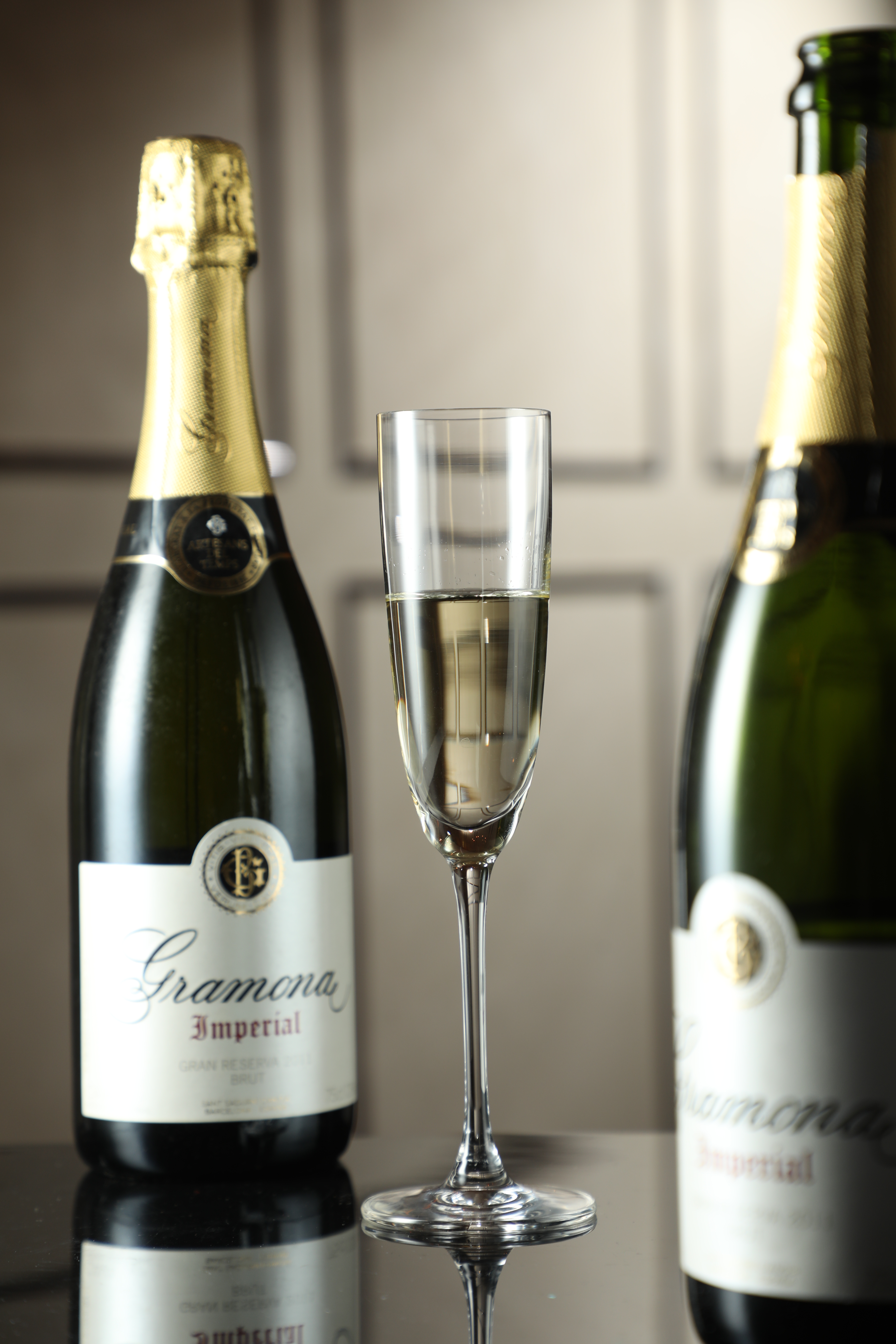 「Gramona酒莊」「Imperial Gran Reserva, Brut, Spain 2011」氣泡細緻，帶柑橘、杏桃香。（2,800元／瓶）