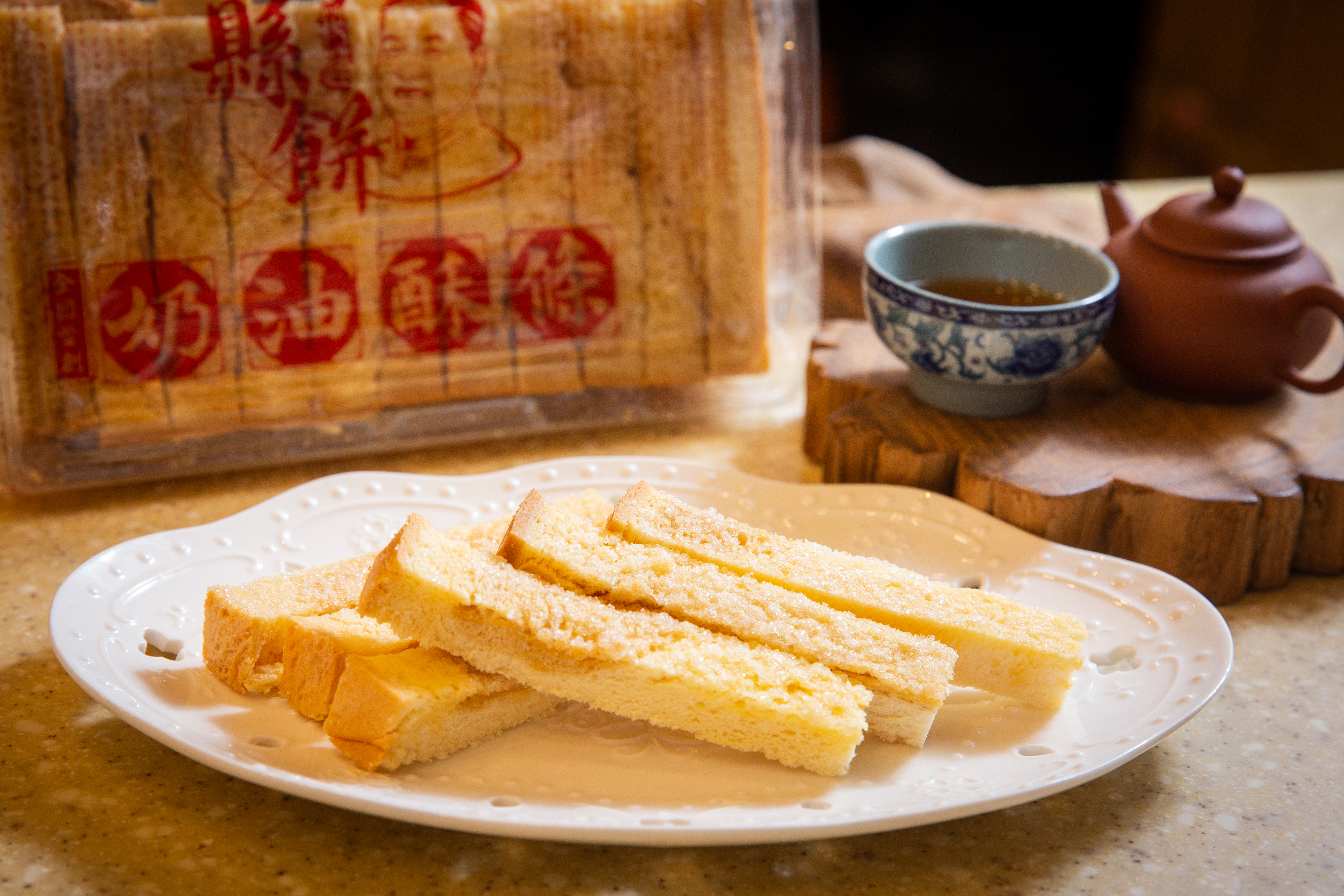 奶油酥條以湯種吐司、安佳奶油為原料，低溫烘焙出酥脆口感。（原味100元／盒）