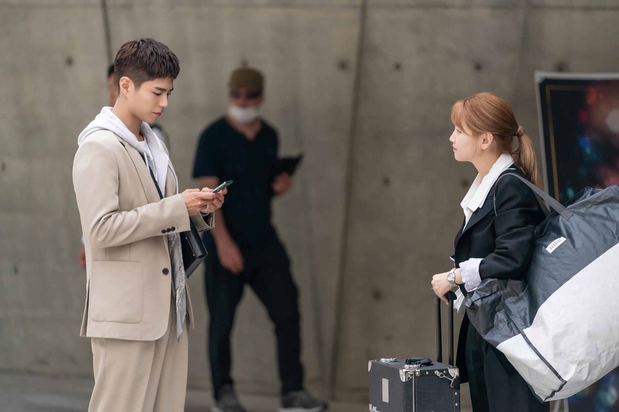 朴寶劍與朴素丹將在《青春紀錄》由友情昇華為愛情。（Netflix提供）