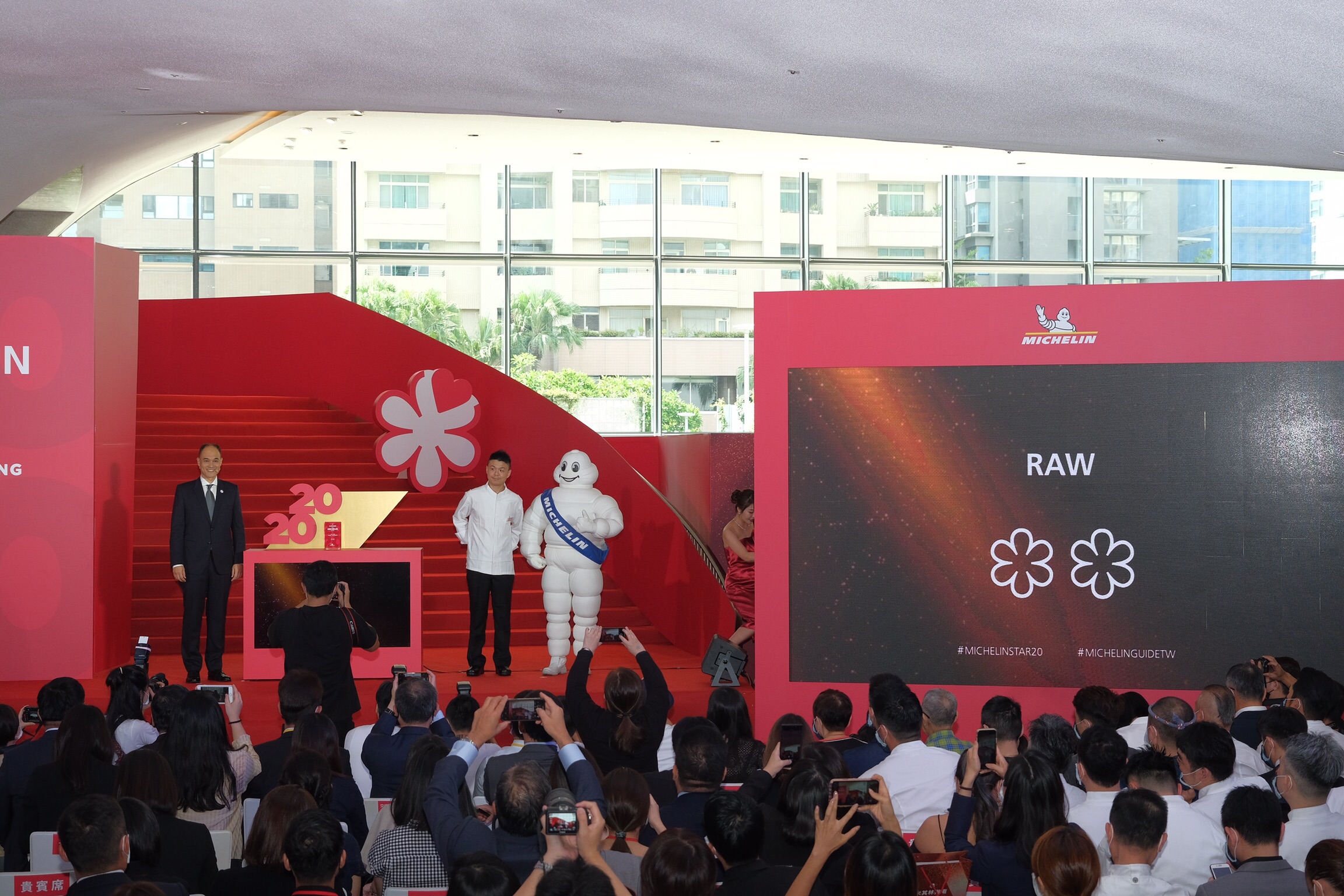 「RAW」依舊在二星榜上有名。