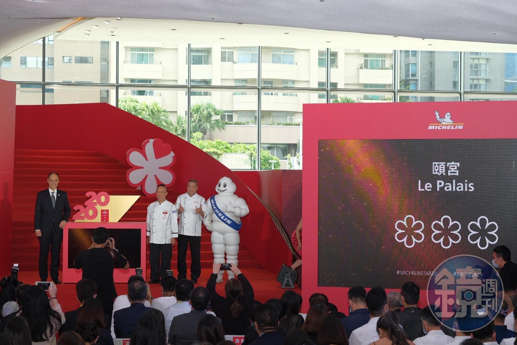 台北頤宮的兩位主廚陳泰榮和陳偉強也到台中領獎。
