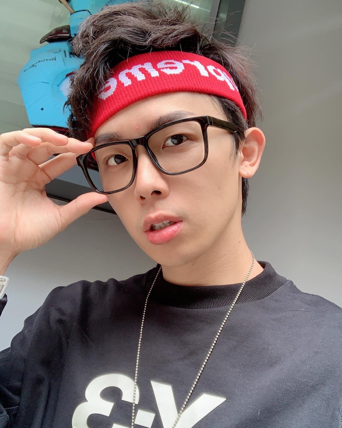 酷炫大學時期就不斷尋找舞台,雖然不被看好,但他不放棄。(翻攝自酷炫臉書)