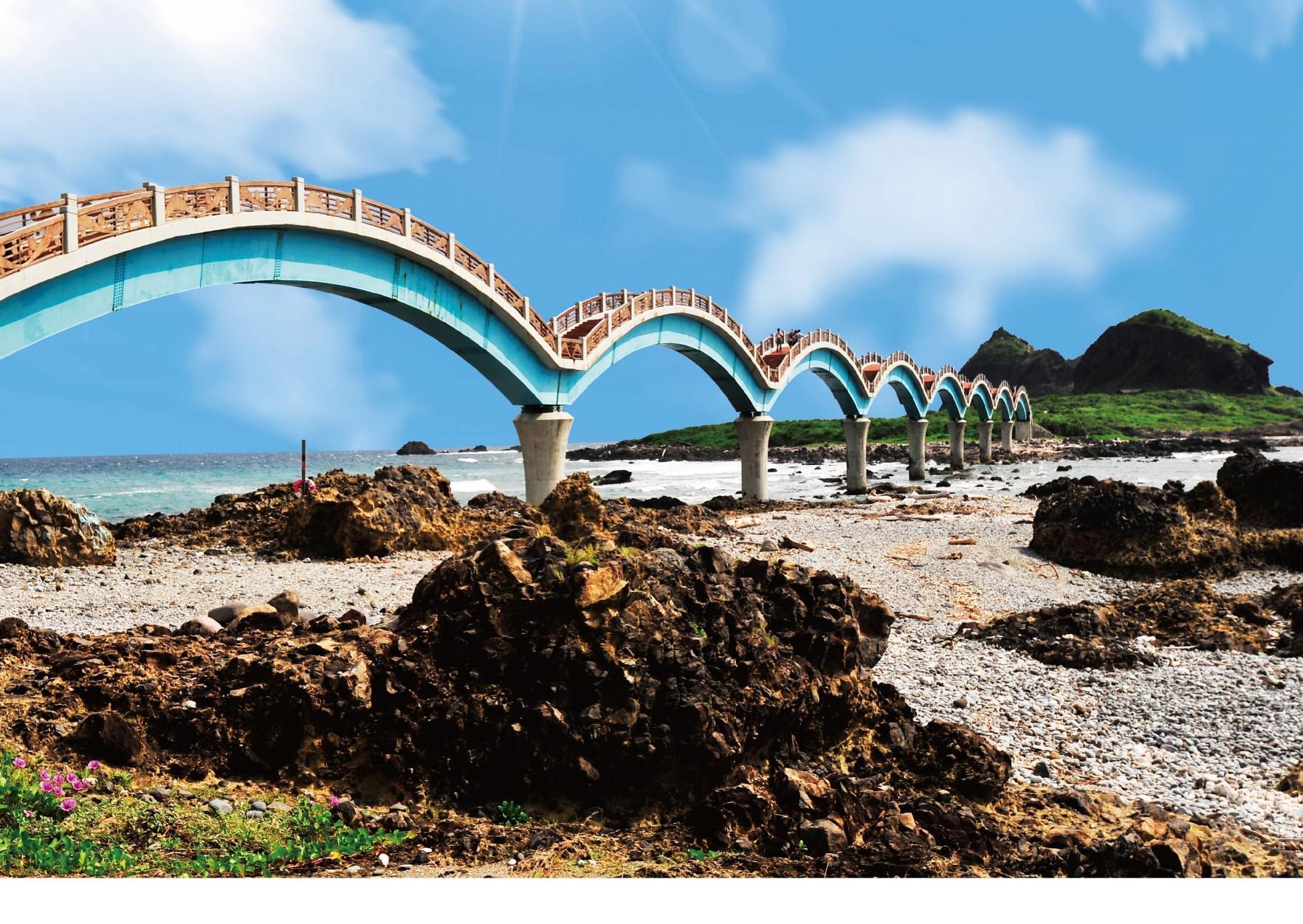 台灣濱海有許多絕世美景,比如東部海岸的三仙台。(台灣好行提供)