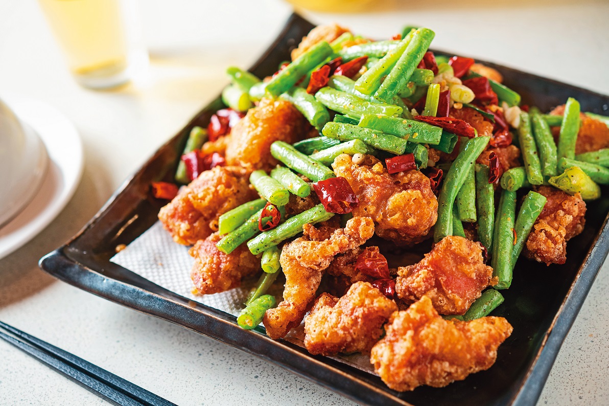 香酥好吃的「四季酥排骨」，是店內的招牌菜。（320元／大份）
