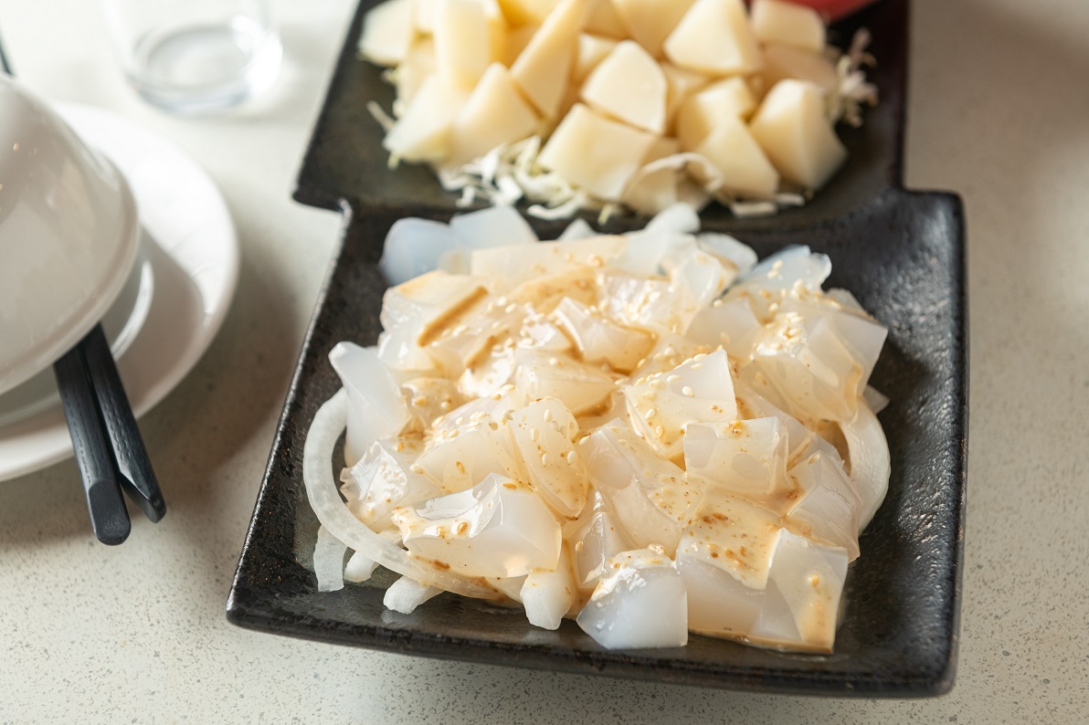 口感Q彈、富膠原蛋白的「和風膠原曼波魚皮」。（200元／份）