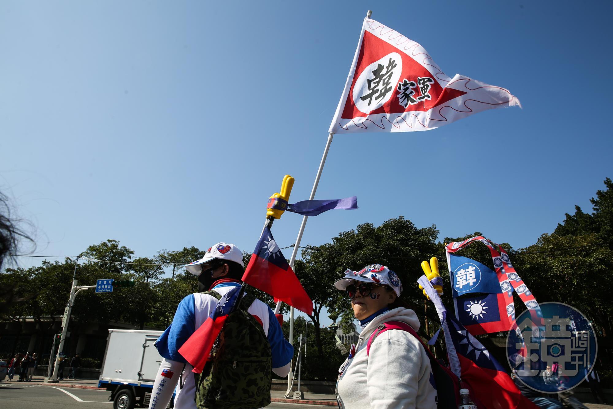 韓國瑜遭高雄市民罷免後,力挺韓的臉書粉專並沒有因此減少或消失,仍持續凝聚著支持者;示意圖,圖非當事人。(本刊資料照)