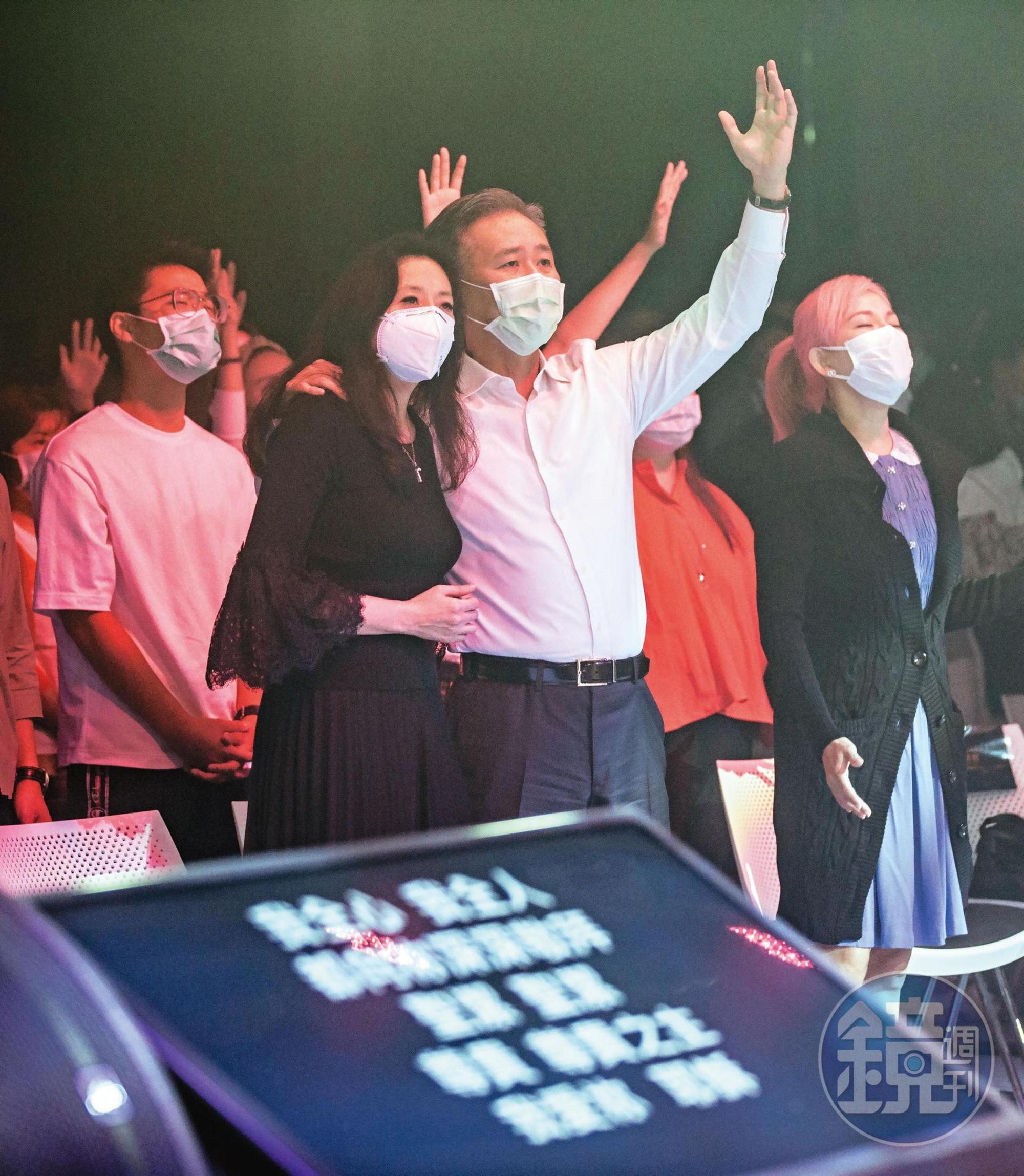 王文祥返台隔離結束的第1個週日，攜妻子前往教會進行例行禮拜。