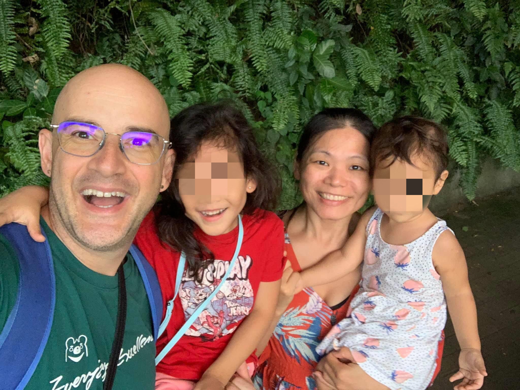 吳鳳一家四口最近搬新家，為此他特地跟兩個小孩溝通搬新家的好處，就怕女兒們不適應新環境。（翻攝自吳鳳臉書）