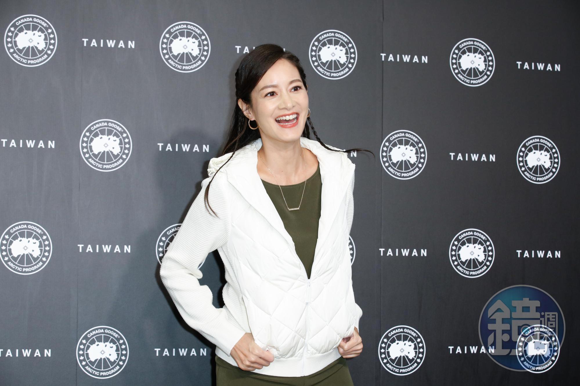 Janet身穿Canada Goose採用美麗諾羊毛製成的針織連帽衫出席活動。NT$27,800