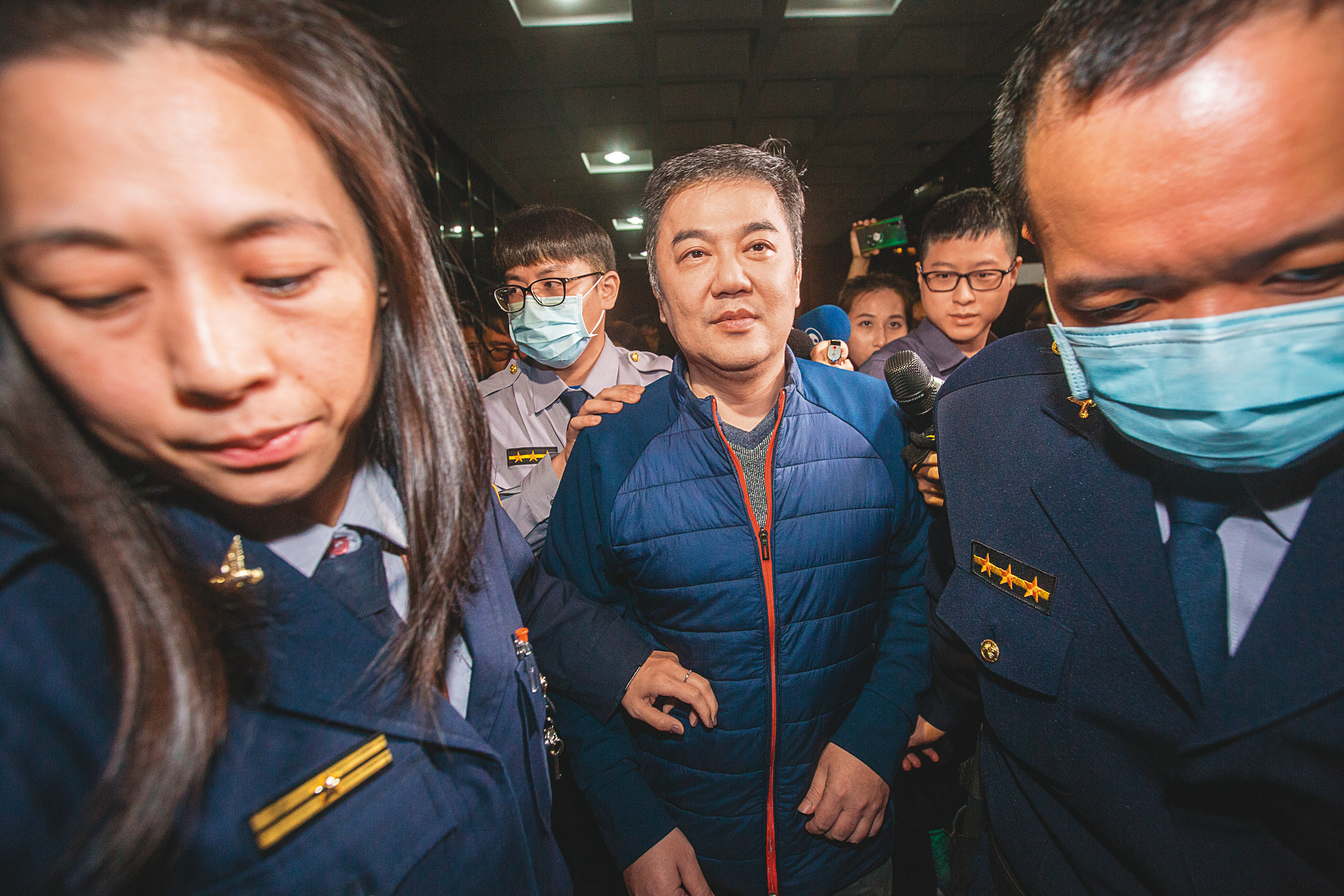 檢方查出張綱維(中)和廖燦昌私交甚篤,是廖指示合庫違法貸款給張綱維。