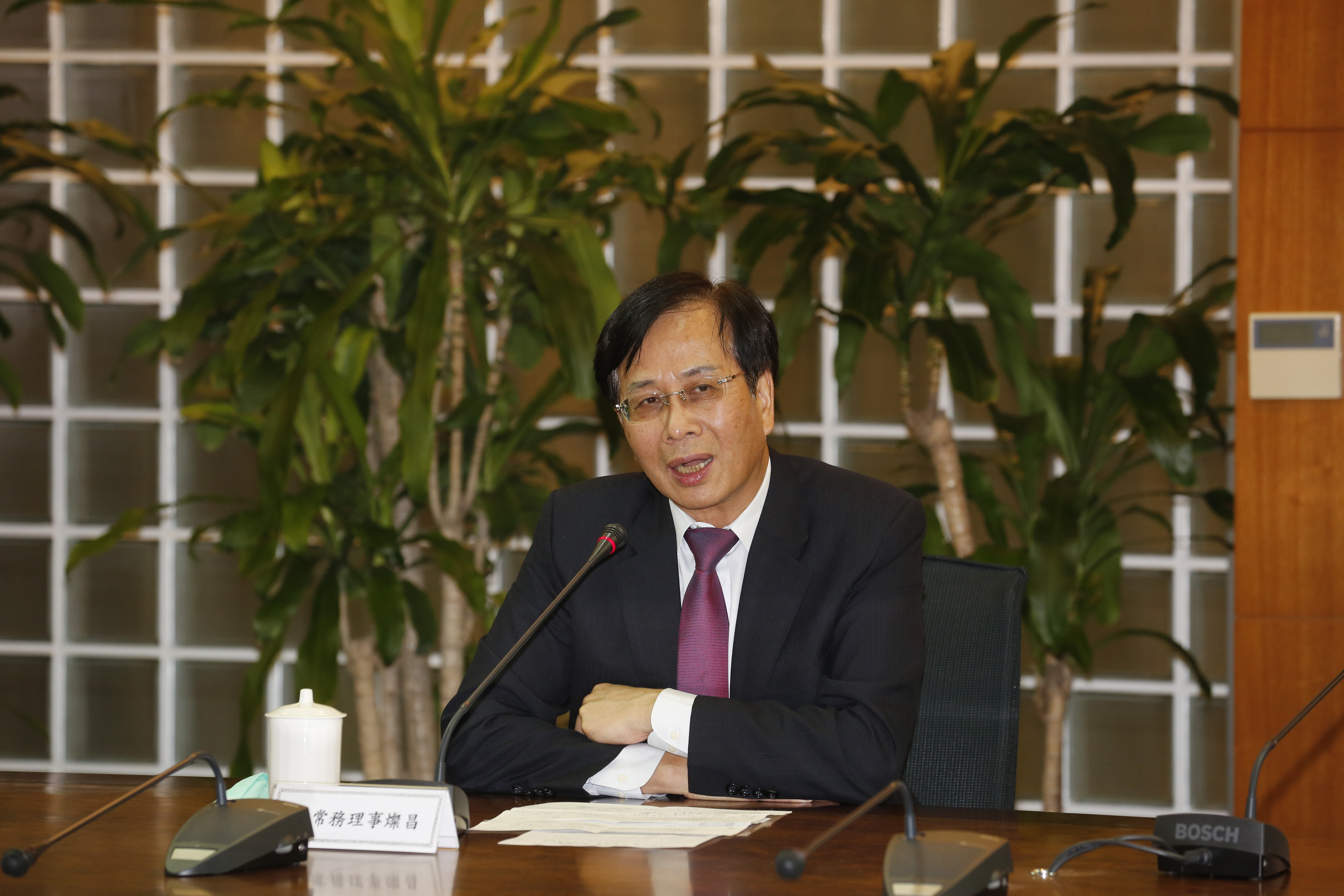 第一金控董事長廖燦昌遭台北地檢署認為涉嫌協助遠航董事長張綱維掏空公司及詐貸合作金庫，還加碼爆出其他糾紛。