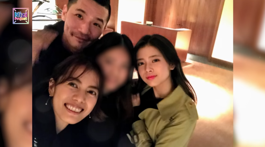 Zeebra(後)和模特兒老婆中林美和(左)的愛女里茉今年成為JYP新人女團「NiziU」成員,母女高顏值引發網友討論。(翻攝Nizi Project Youtube畫面)