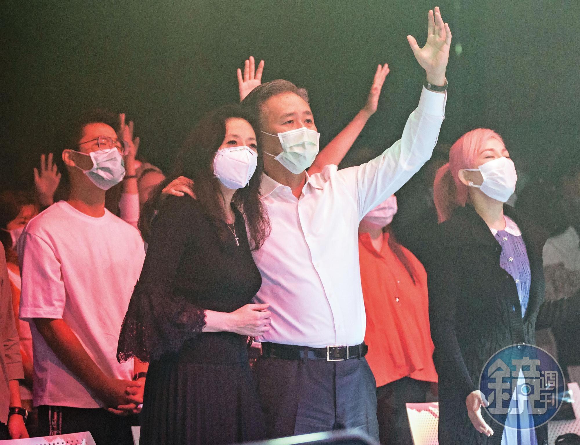 JM Eagle董事長王文祥返台隔離結束的第1個週日，攜妻子王范文華前往教會進行例行禮拜。