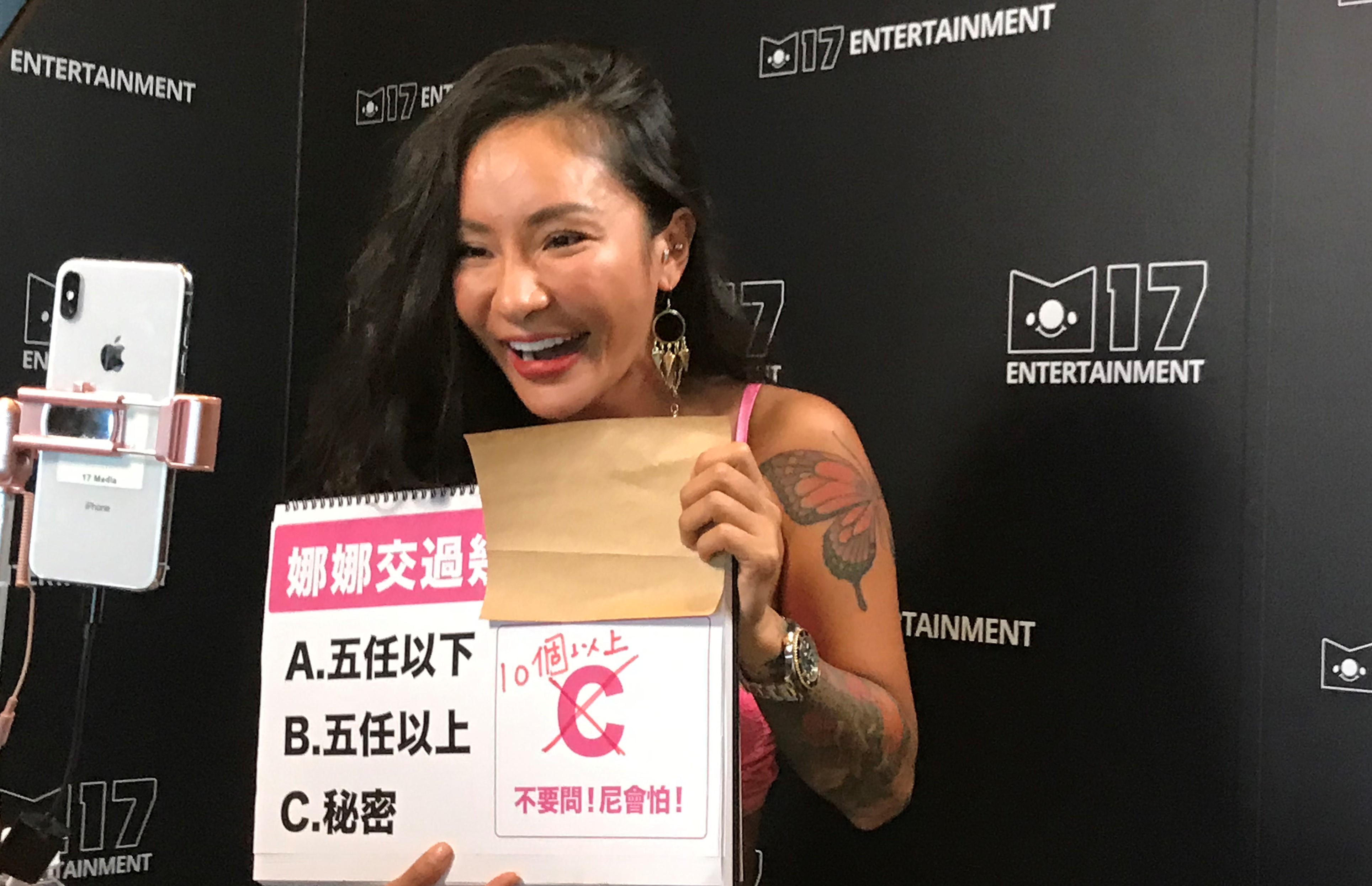 梁云菲七夕情人節前夕特別到直播平台開直播。（17LIVE提供）
