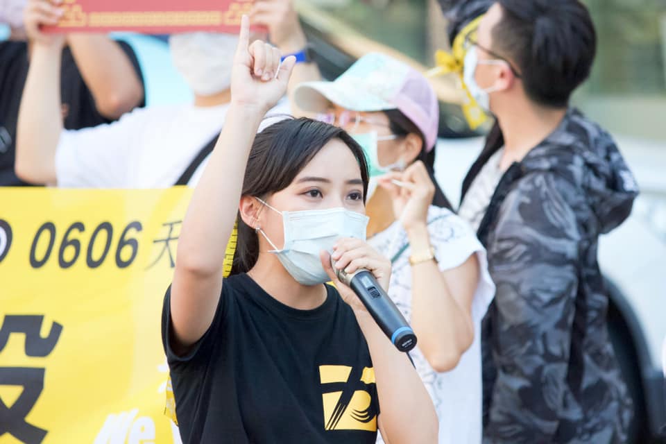 黃捷參選時力決策委員改選，親妹黃蓉卻發生疑似成為人頭黨員「被」投票。（翻攝自黃捷臉書）