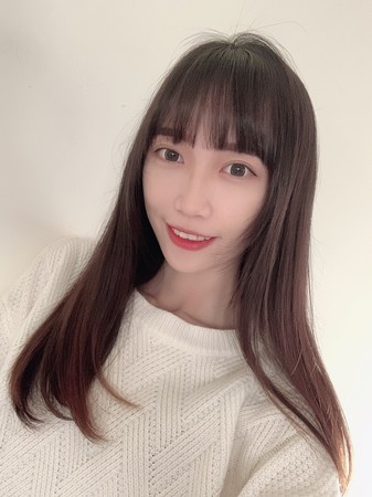 正妹警察用「腿壁咚」霸氣照片，掀起高度討論。（台中市警察局提供）