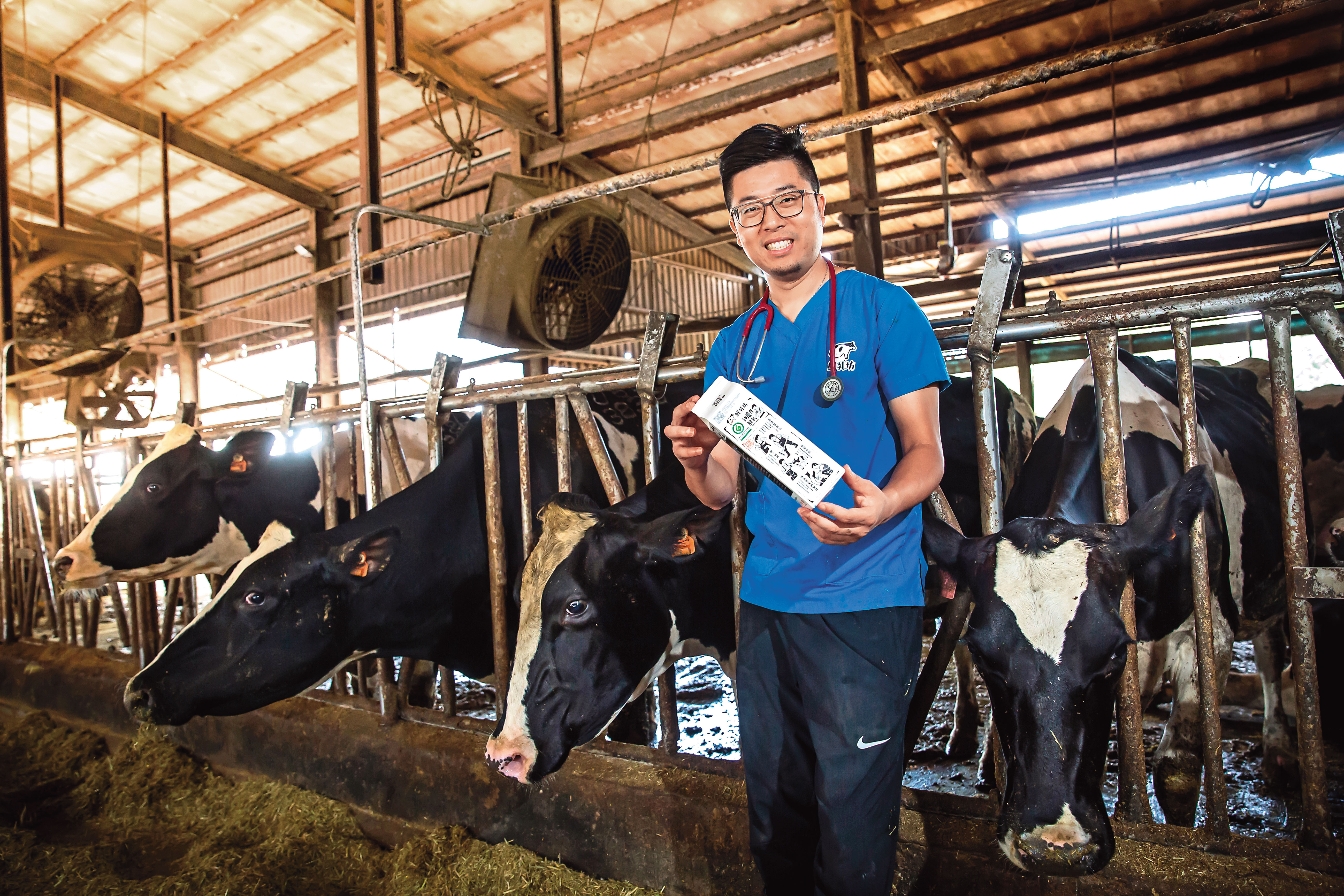 2014年的食安風暴，讓在牧場第一線的乳牛獸醫龔建嘉，發起白色革命。