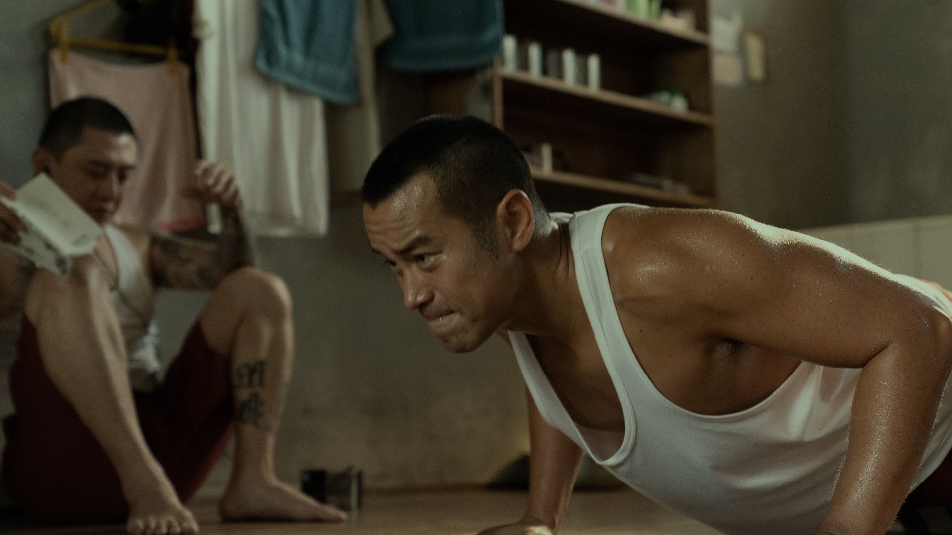 張孝全（右）憑《罪夢者》入圍迷你劇集視帝，該劇聲勢浩大但口碑卻慘摔。（Neflix提供）