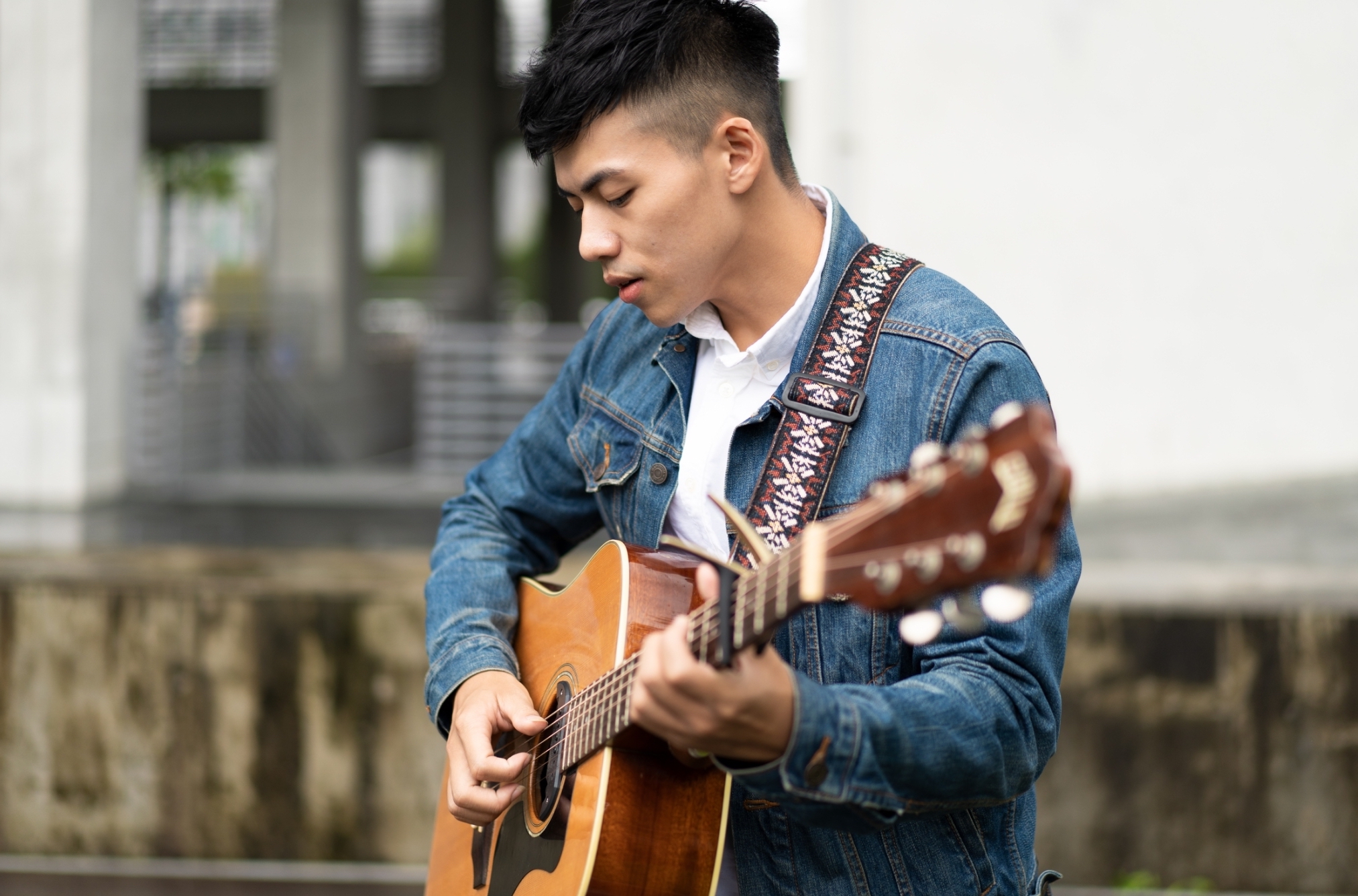 WIN潛力新星計劃首位發片歌手林鴻宇，於情人節發行全新單曲〈其實你不能夠愛我〉。（華納音樂提供）