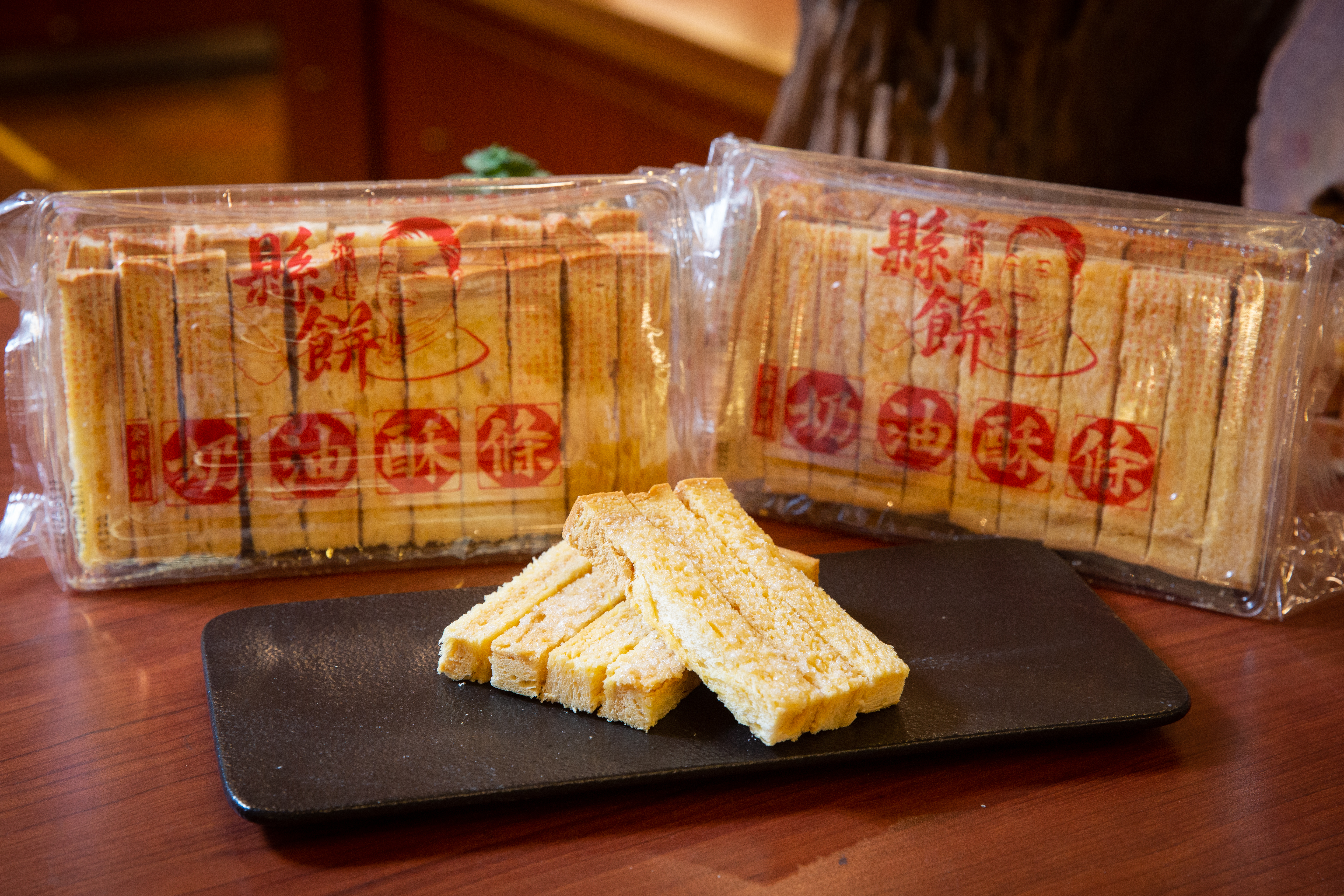 奶油酥條以湯種吐司、安佳奶油為原料，低溫烘焙出酥脆口感，成為花蓮超夯伴手禮。（原味100元／盒）