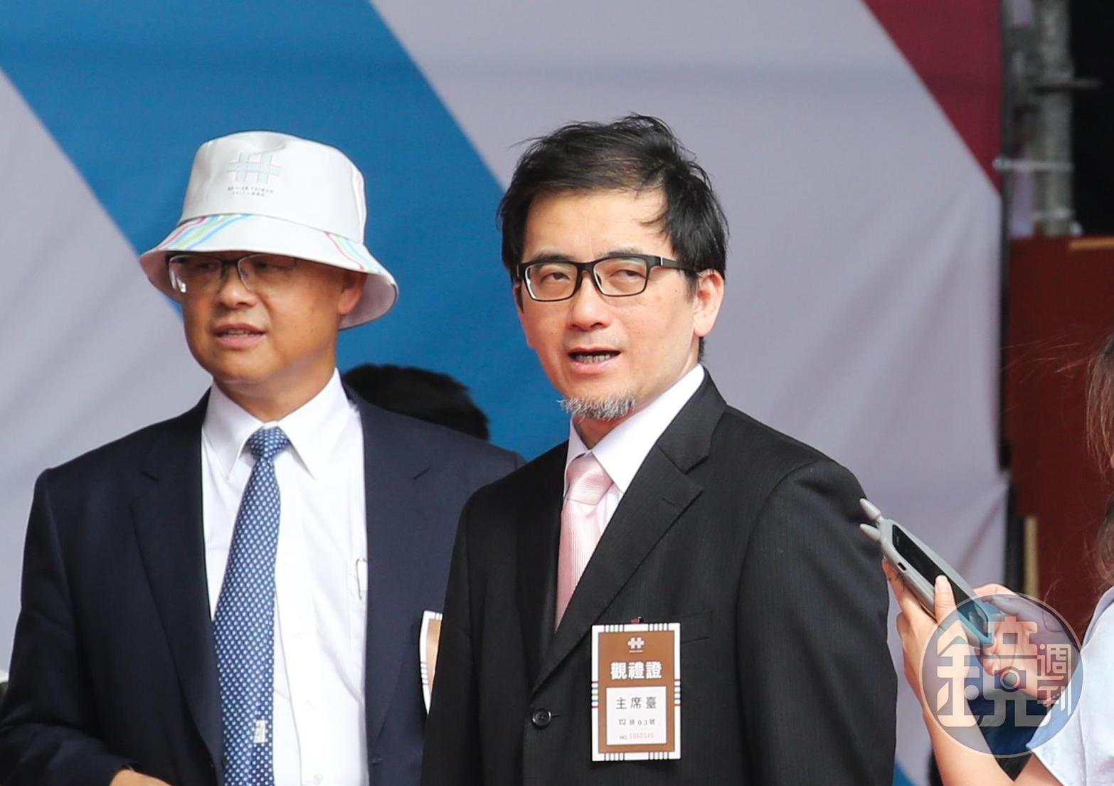 總統府副秘書長劉建忻（右）將於9月1日轉任考試院祕書長。圖為本刊資料照。